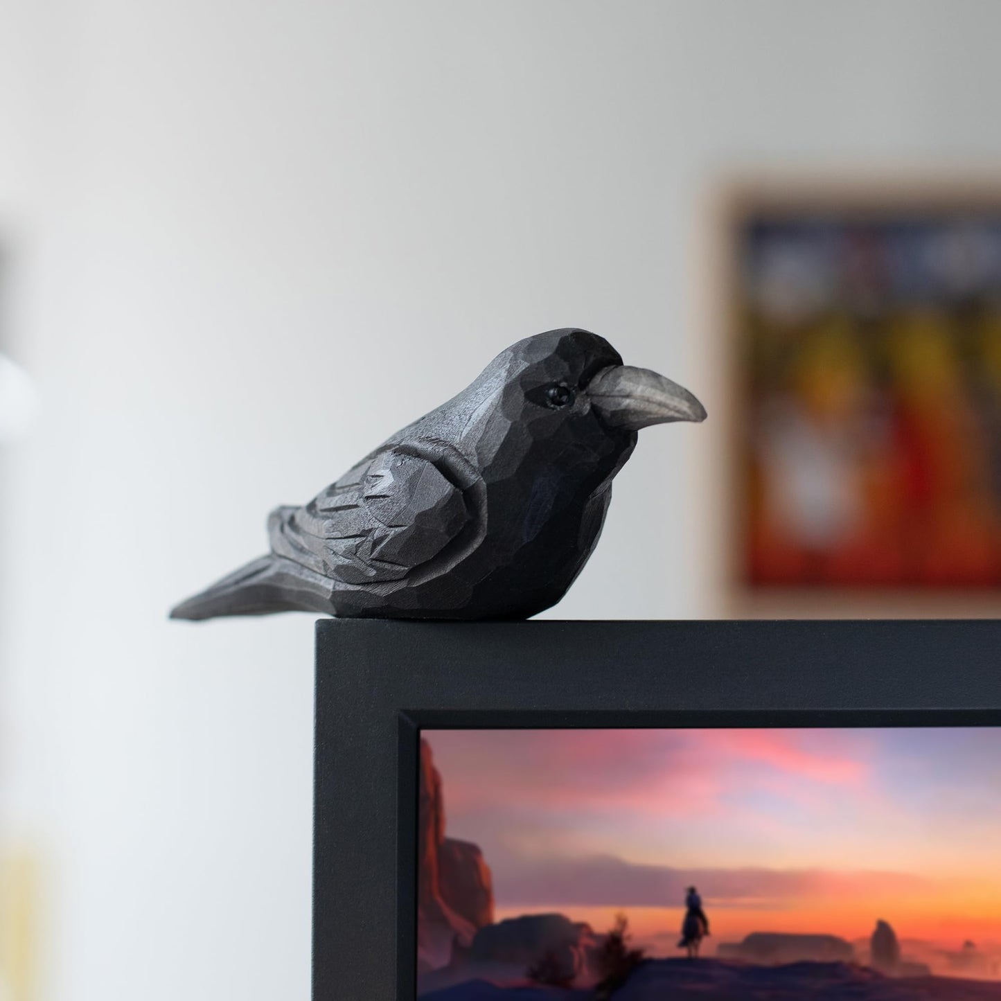 MegeFul Small Wooden Crow Figurine – Cute Hand-Carved Raven Collectible, Small Rustic Bird Decor for Desk & Shelf, Animal Ornament with Gift Box