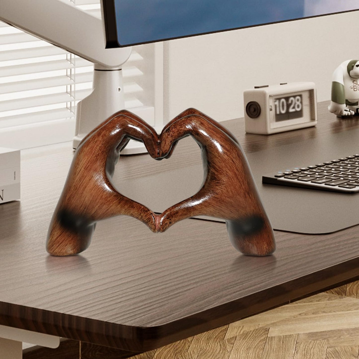 Toparad Heart Hands Sculpture Aesthetic Decor, Love Hands Heart Statue Decoration for Living Room Table Office Bedroom Bookshelf, Unique Birthday Idea for Girls Sisters Girlfriend Mom Teacher