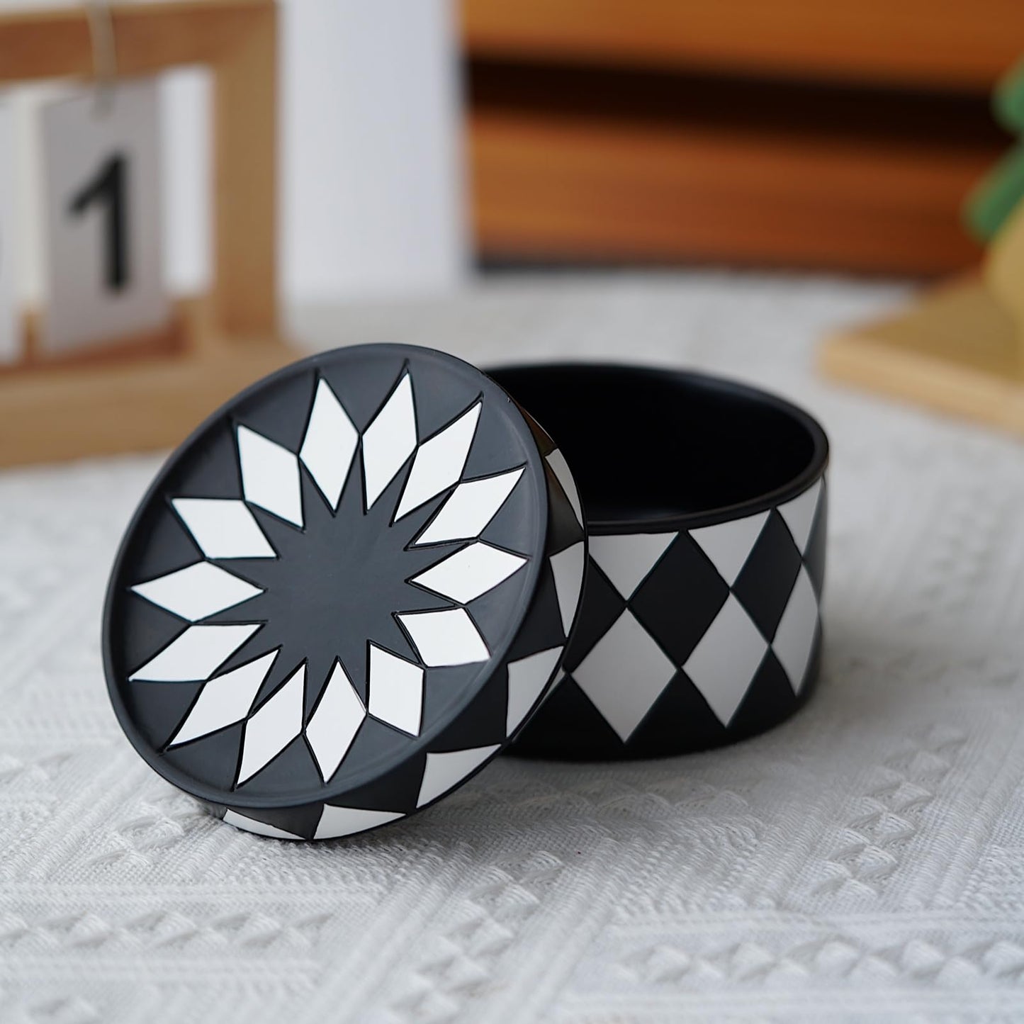 Cmrweio Decorative Storage Box with Lid, Black and white checkerboard Jewelry Box, Modern Round Decorative Box for Dresser, Coffee Table, Entryway Ideal for Jewelry, Trinkets And Small Accessories