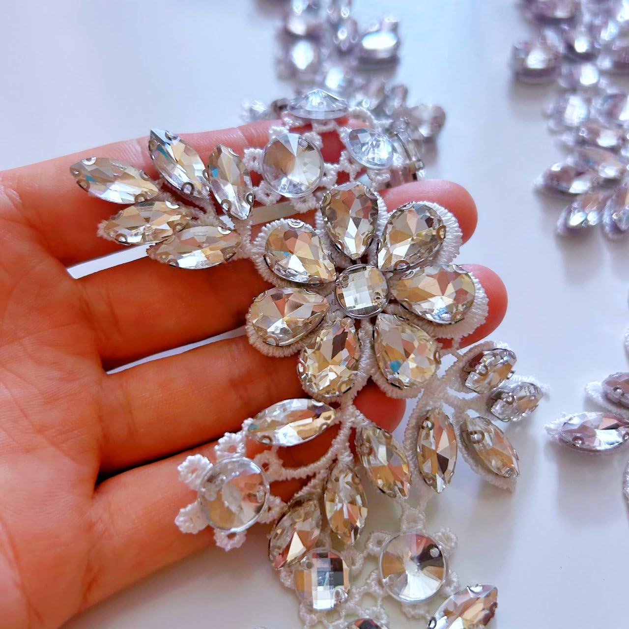 YMALANIYAKAIYA Lace Costumes Beaded Appliques Patches White Glass Rhinestones Crystals Designer DIY Garment Sewing Stage Dance Wear Wedding Party Dresses Accessories Crafts 1 Pair, ymal-h-0401