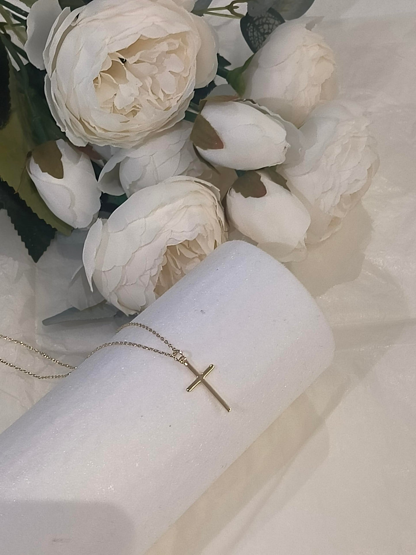 HAXIYA Gold Cross Necklaces for Women Dainty Cross Pendant for Women Non Tarnish de oro 14k puro para Tiny Cross Choker Chain Small Simple Gold Necklace Jewelry Gift for Womens