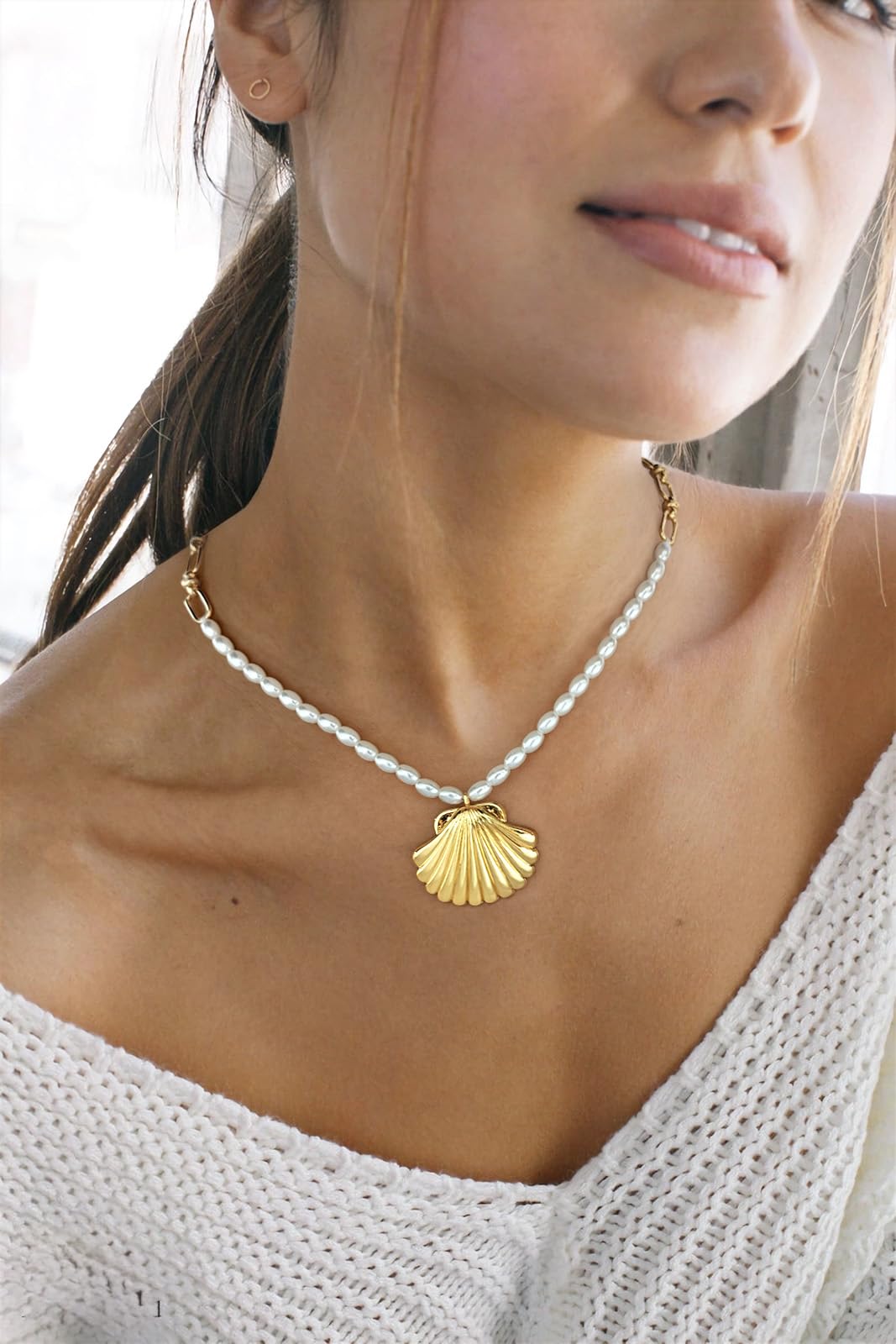 WOWORAMA Gold Pearl Shell Necklace for Women Dainty Scallop Shell Pendant Necklaces Adjustable Pearl Link Chain Choker Necklace Summer Beach Seashell Necklace Jewelry