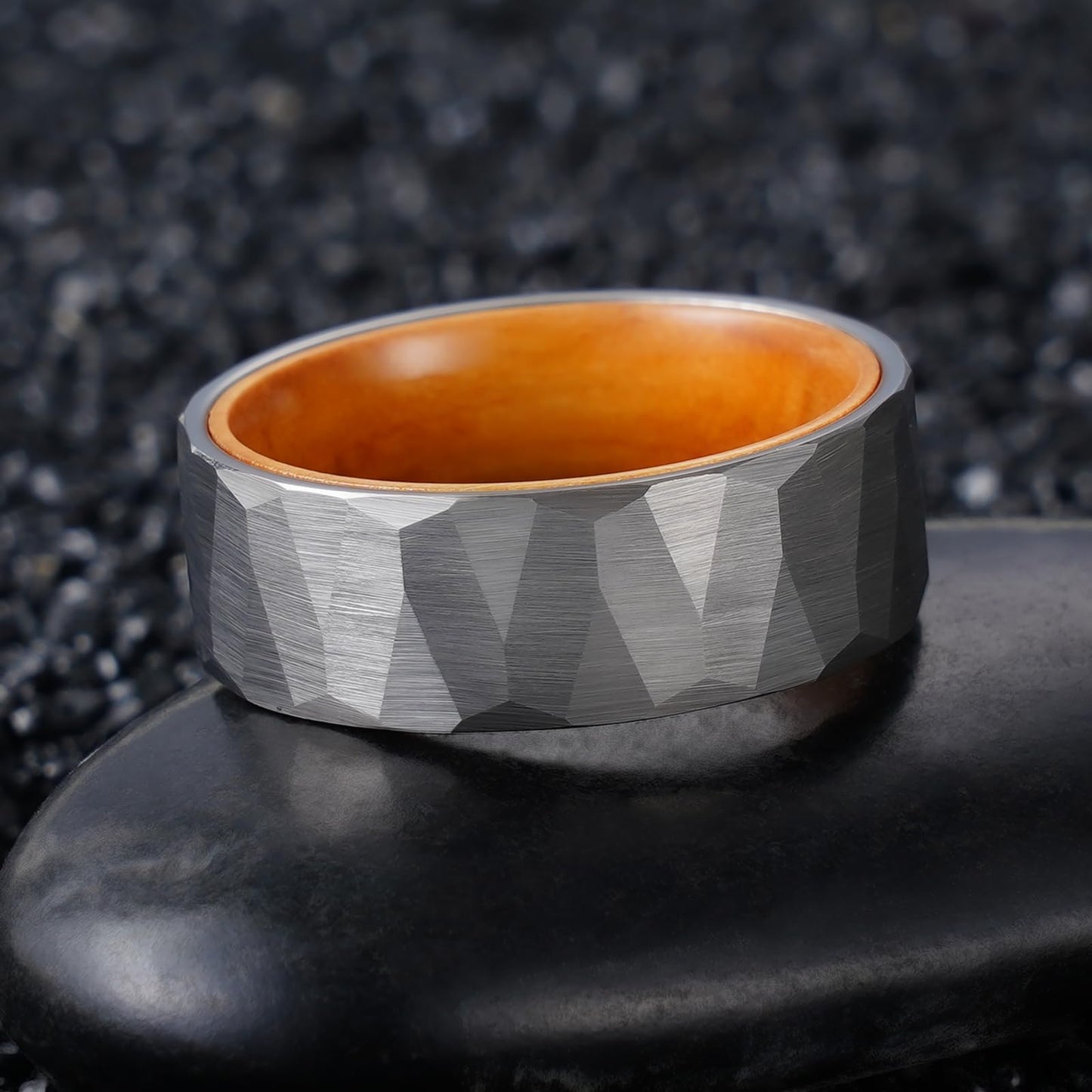 JEWPER 6MM 8mm Black/silver/gold Tungsten Rings for Men Womens Couple Fashion Jewelry Promise Engagement Wedding Band Hammered Inner ring inlaid with olive wood Carbide Polished Edge Comfort Fit