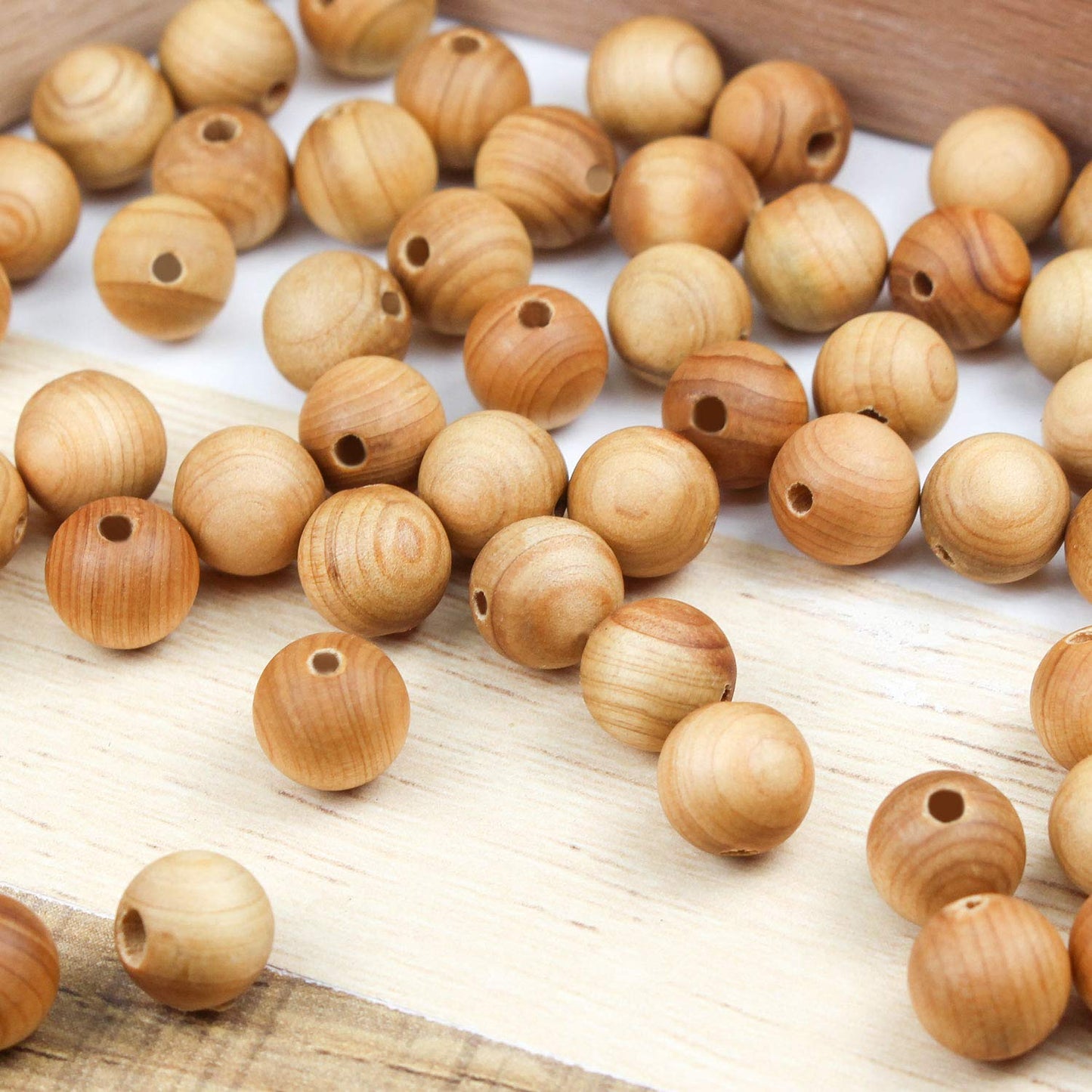 Prometis 200pcs 6mm Natural Sandalwood Round Beads Gorgeous Craft Handmade Polished Spacer Mala Pray Beads with Elastic Cord for Bracelets DIY Rosary Tasbih Jewelry Making