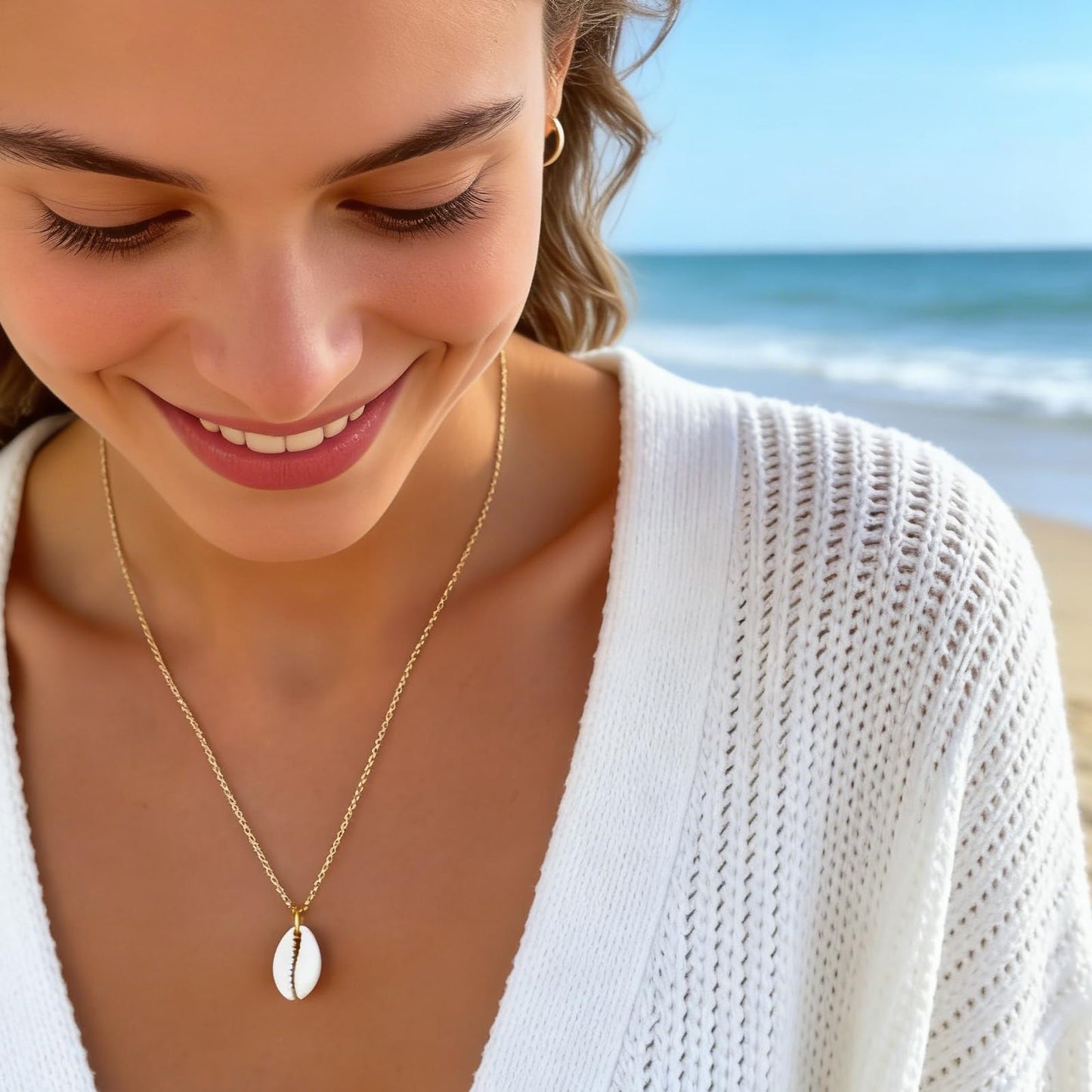 Shell Starfish Necklace for Women Gold Tone Layered Beach Jewelry Pearl Seashell Charm Adjustable Coastal Necklace for Summer Vacation Outfits Gifts