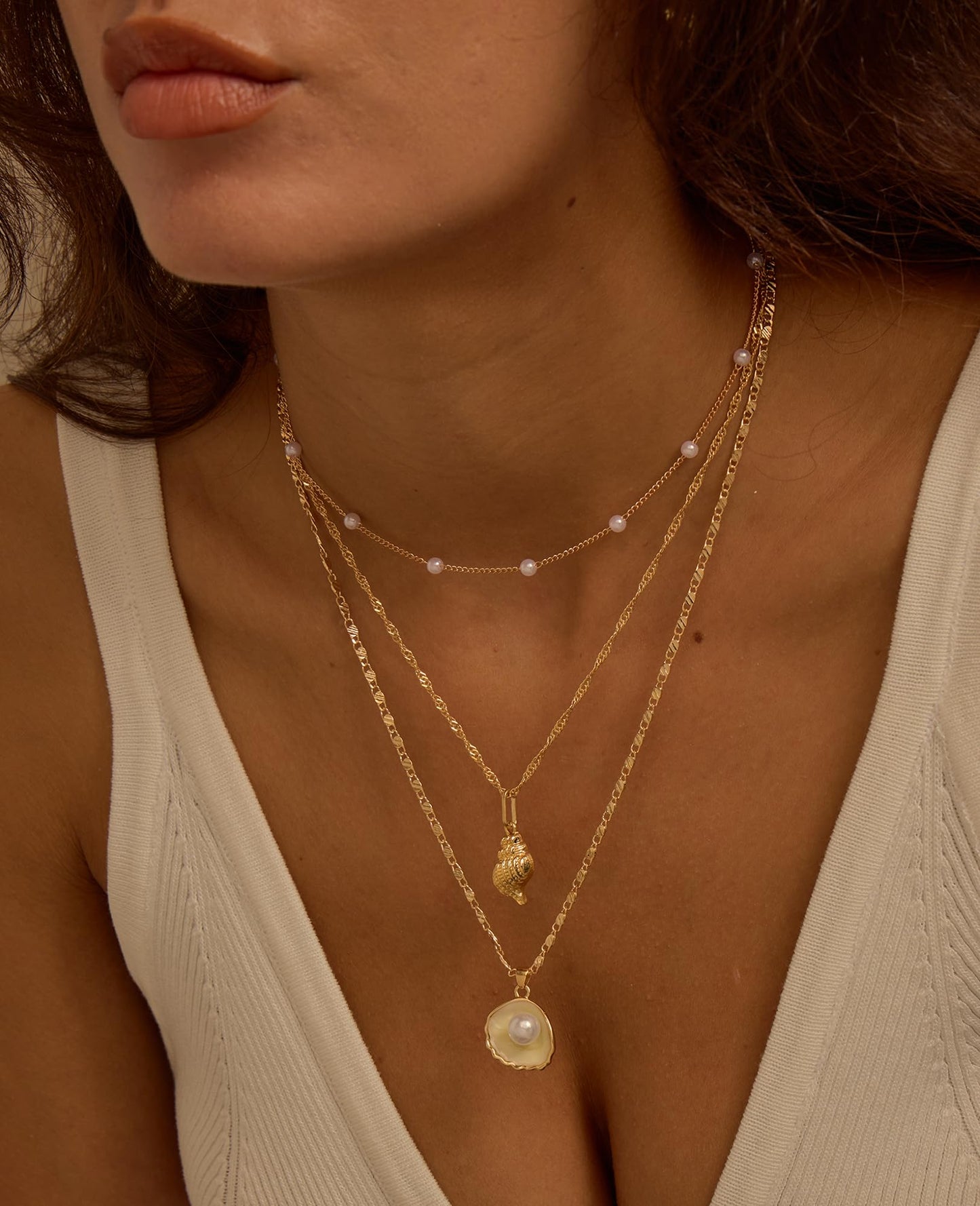 Drogomen Layered Shell Necklace Conch Seashell Beach Necklaces for Women Sea Shell Necklace Adjustable Bohemian Summer Surfer Beachy Jewelry for Women Gifts (BW)