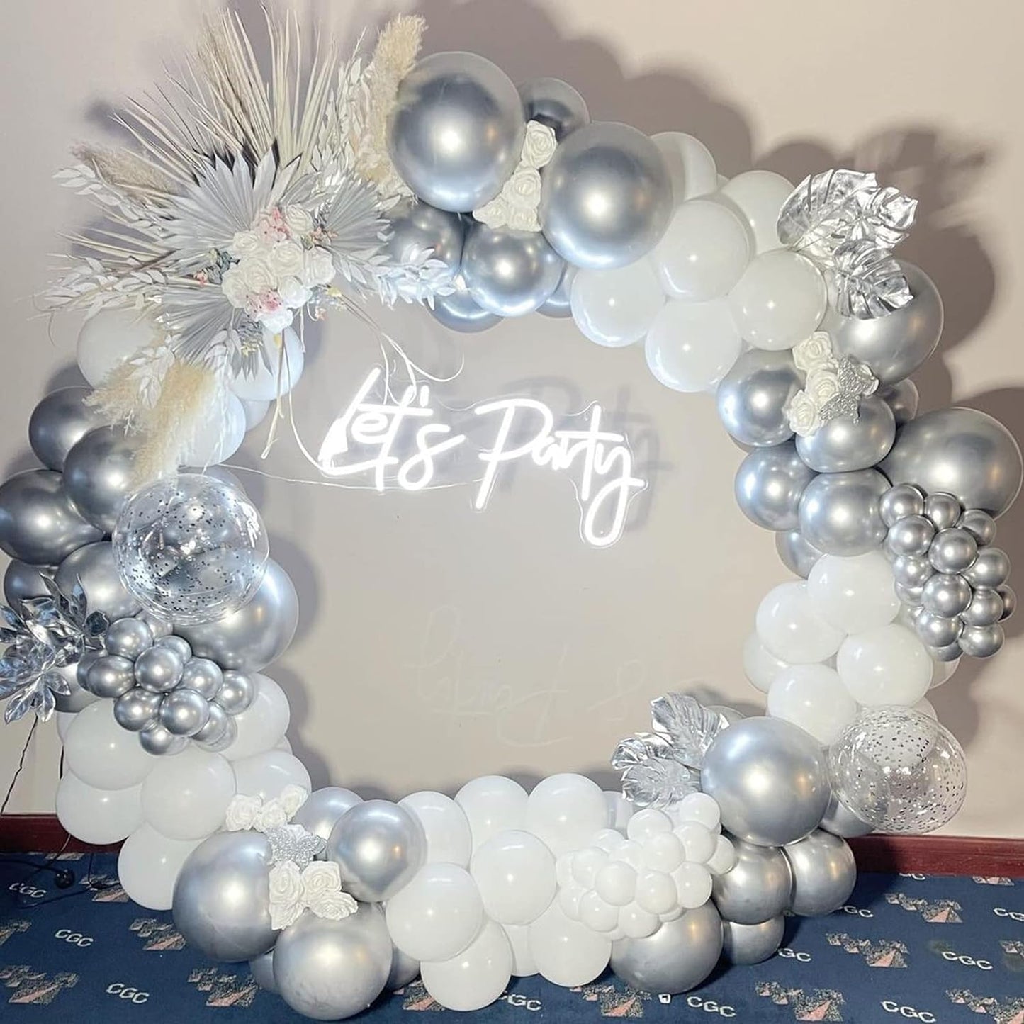 PTGOLUO 153Pcs White and Silver Balloons Garland Arch Kit with Stars - 22 18 12 10 5 inch Different Size White Metallic Silver Confetti Latex Balloon for Birthday Baby Shower Wedding Party Decorations
