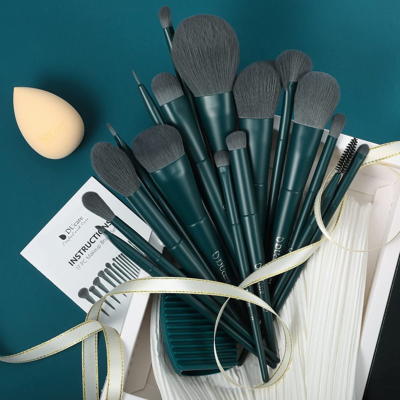 DUcare Makeup Brushes Set 17 Pcs with Brush Cleaning Mat and Makeup Sponge+Eyelash Comb