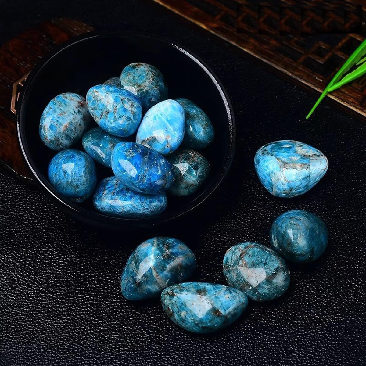 Erliway Apatite Healing Crystal Stones, 1.25-2.0" Large Reiki Healing Gemstones Natural Tumbled Polished Stones for Energy Witchcraft Therapy Meditation
