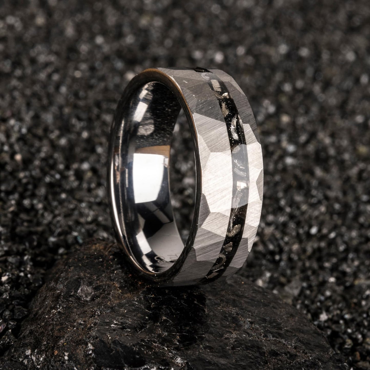 JEWPER 8mm Men Womens Wedding Band Tungsten Rings silver Hammer pattern Fashion Promise Carbide Inlaid Iron Filings Matte Finish Edge Comfort Fit size(7)