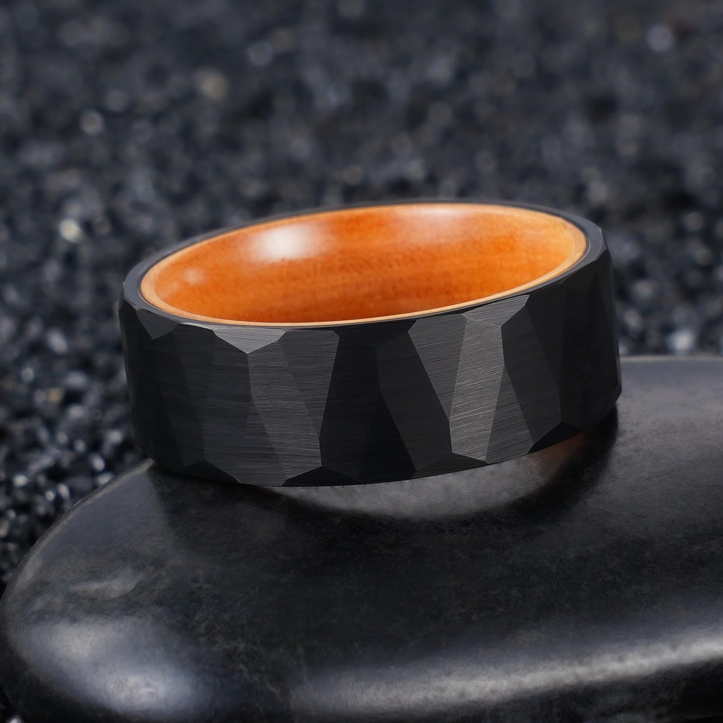 JEWPER 2/4/6/8mm Black/silver/gold Tungsten Rings for Men Womens Couple Fashion Jewelry Promise Engagement Wedding Band Hammered Inner ring inlaid with olive wood Carbide Polished Edge Comfort Fit