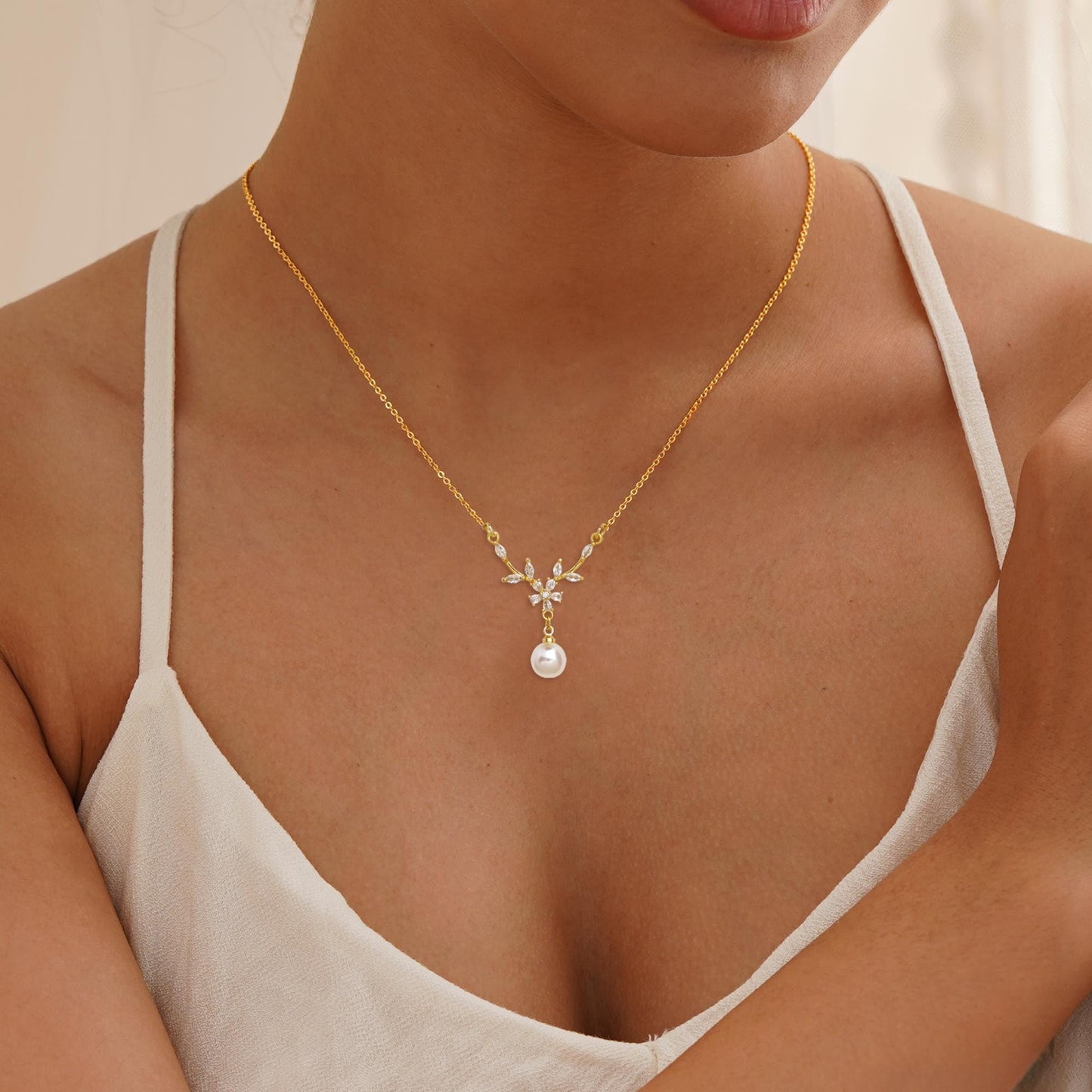 JOBICY Gold Pearl Necklaces for Women Trendy, CZ Flower Pearl Drop Pendant Necklace 14k Dainty Gold Necklace for Women Simple Cute Pearls Choker Bridesmaids Necklace Prom Wedding Jewelry Gifts