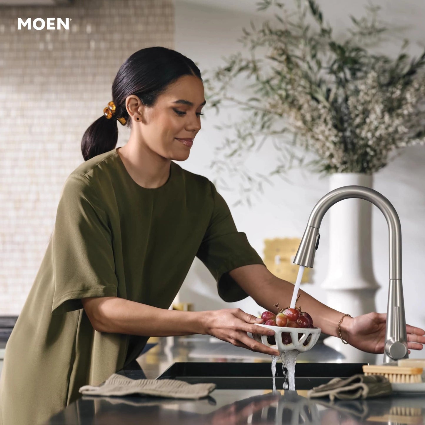 Moen Sleek Spot Resist Stainless Motionsense Wave Sensor Touchless One-Handle High Arc Pulldown Modern Kitchen Faucet Featuring Power Clean, 7864EWSRS