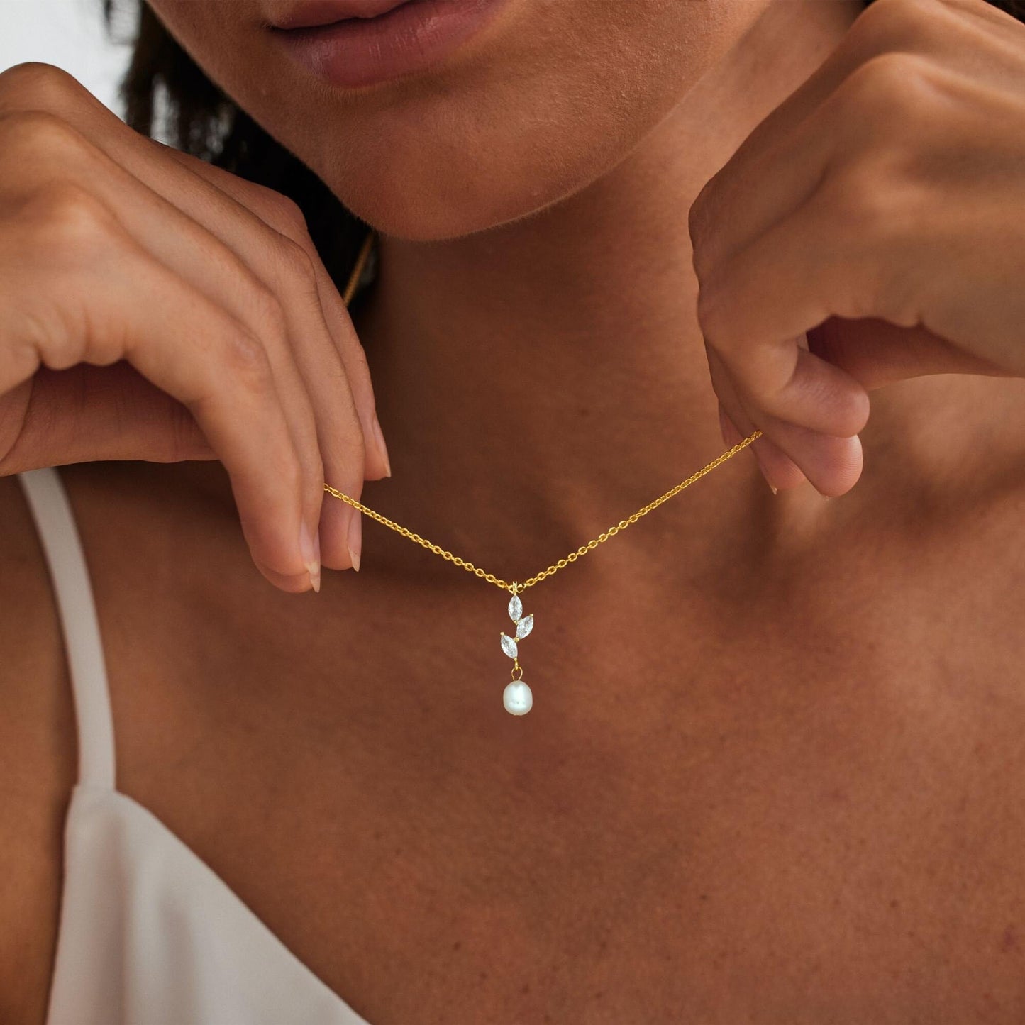 JOBICY Gold Pearl Necklaces for Women, Freshwater CZ Leaf Pearl Drop Pendant Necklace 14k Dainty Gold Necklace for Women Trendy Simple Single Pearls Choker Necklace Prom Bridal Wedding Jewelry Gift