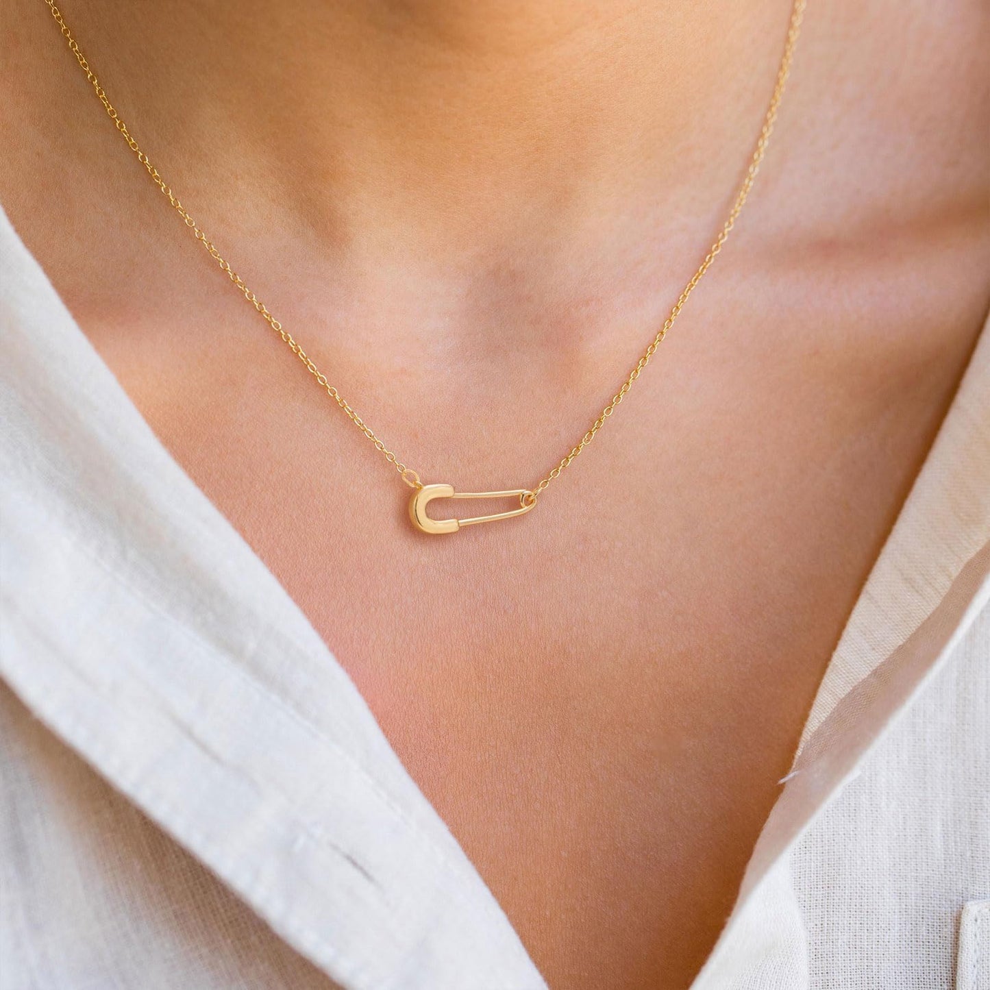 VRIUA Safety Pin Necklace 14K Gold Plated Dainty Gold Pin Paperclip Necklaces for Women Everyday Simple Jewelry Gift