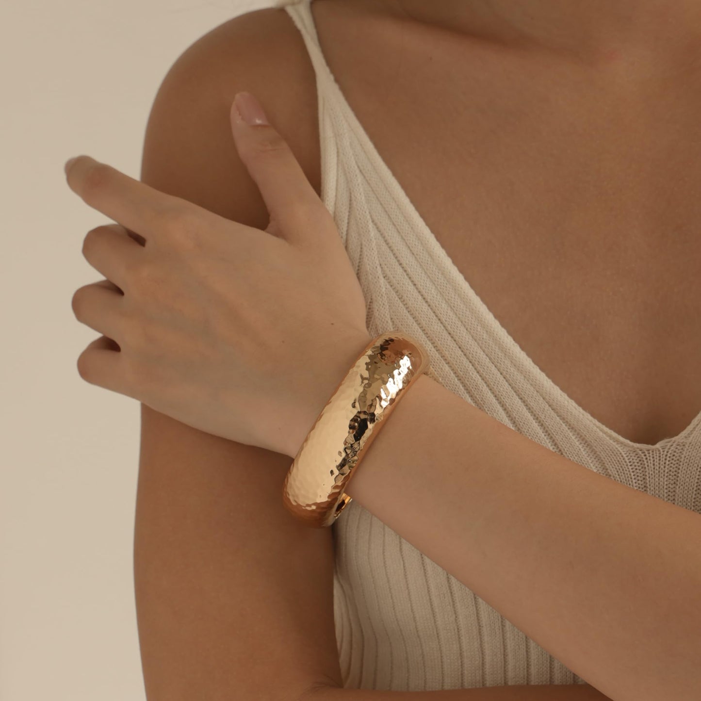 MIJENITI Chunky Gold Bangles Bracelet for Women Trendy Statement Bracelet Simple Gold Jewelry for Women Gifts