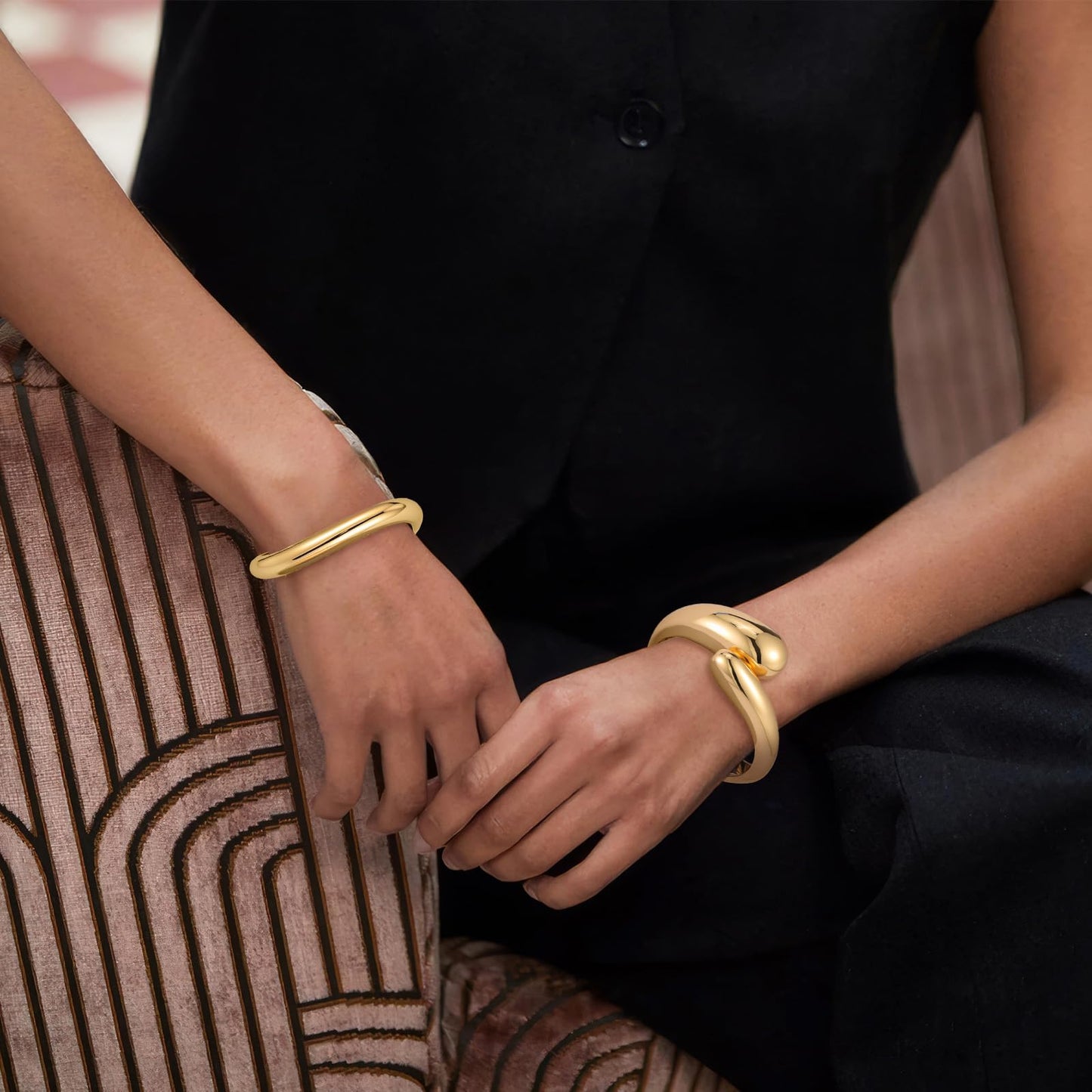 Yowivon Gold Bangles for Women, 2PCS Teardrop Chunky Gold Bracelet Set, Hinged Irregular Bangle Bracelets Stack for Women, Non Tarnish Wrist Cuff, Trendy Jewelry Gifts for Christmas Valentine Birthday