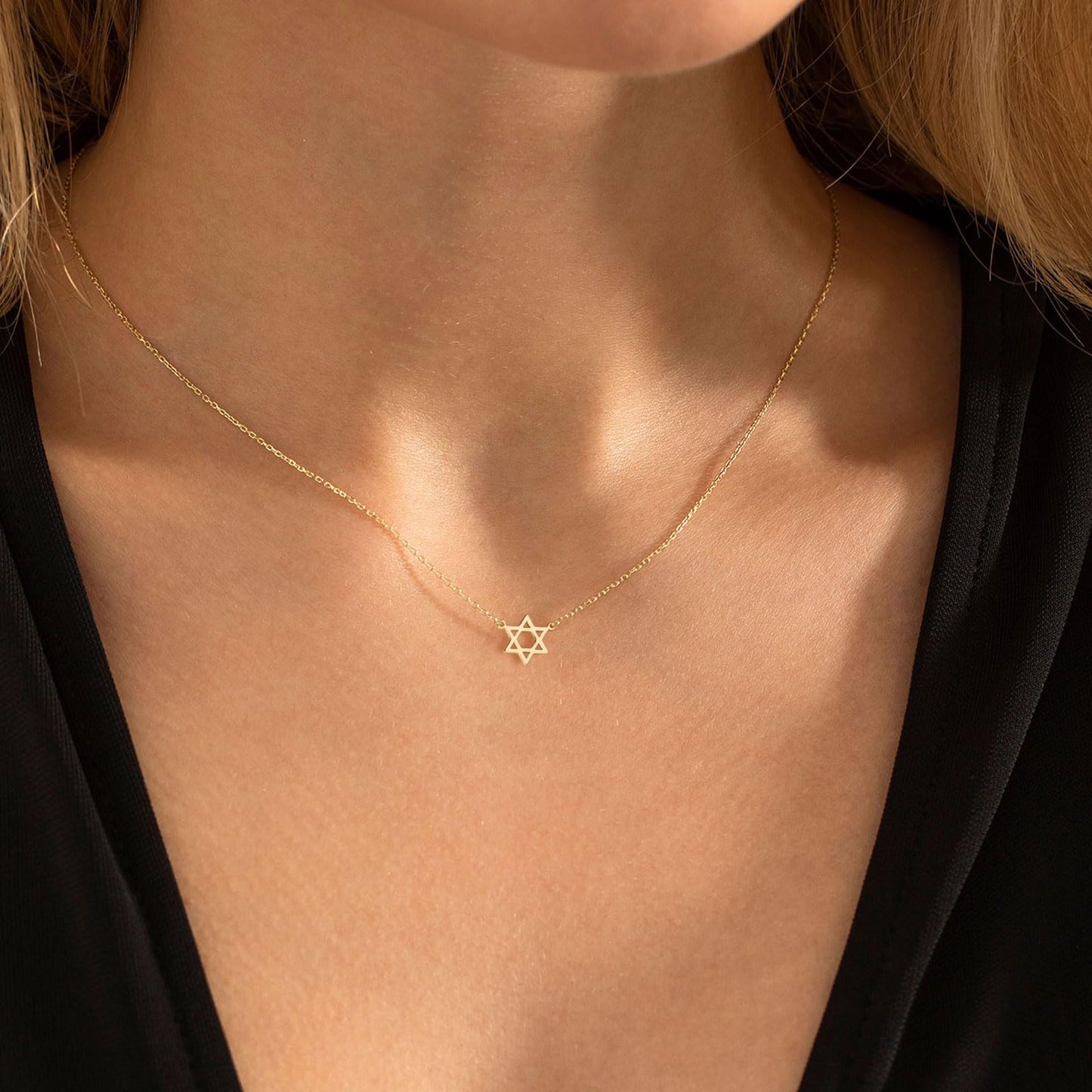 VRIUA Gold Necklace for Women 14k Gold Plated Dainty Star Pendant Necklace Simple Hexagonal Star Necklace Delicate Jewelry Everyday for Women