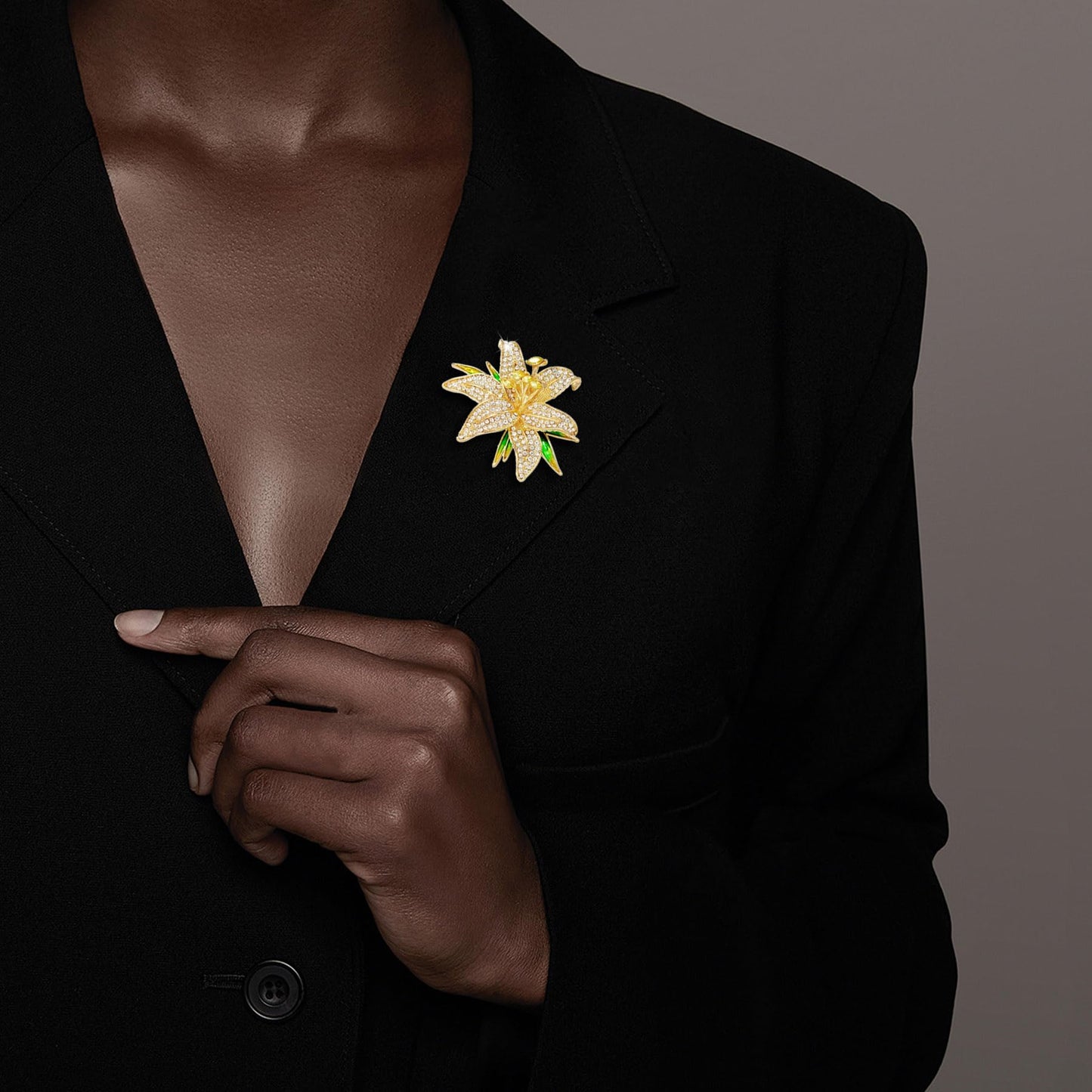 Crystal Flower Brooch Pins for Women Elegant Enamel Rhinestone Floral Brooches Pin Fashion Jewelry for Party Dance Wedding Banquet Brooch for Women Gift (Gold Green Flower)