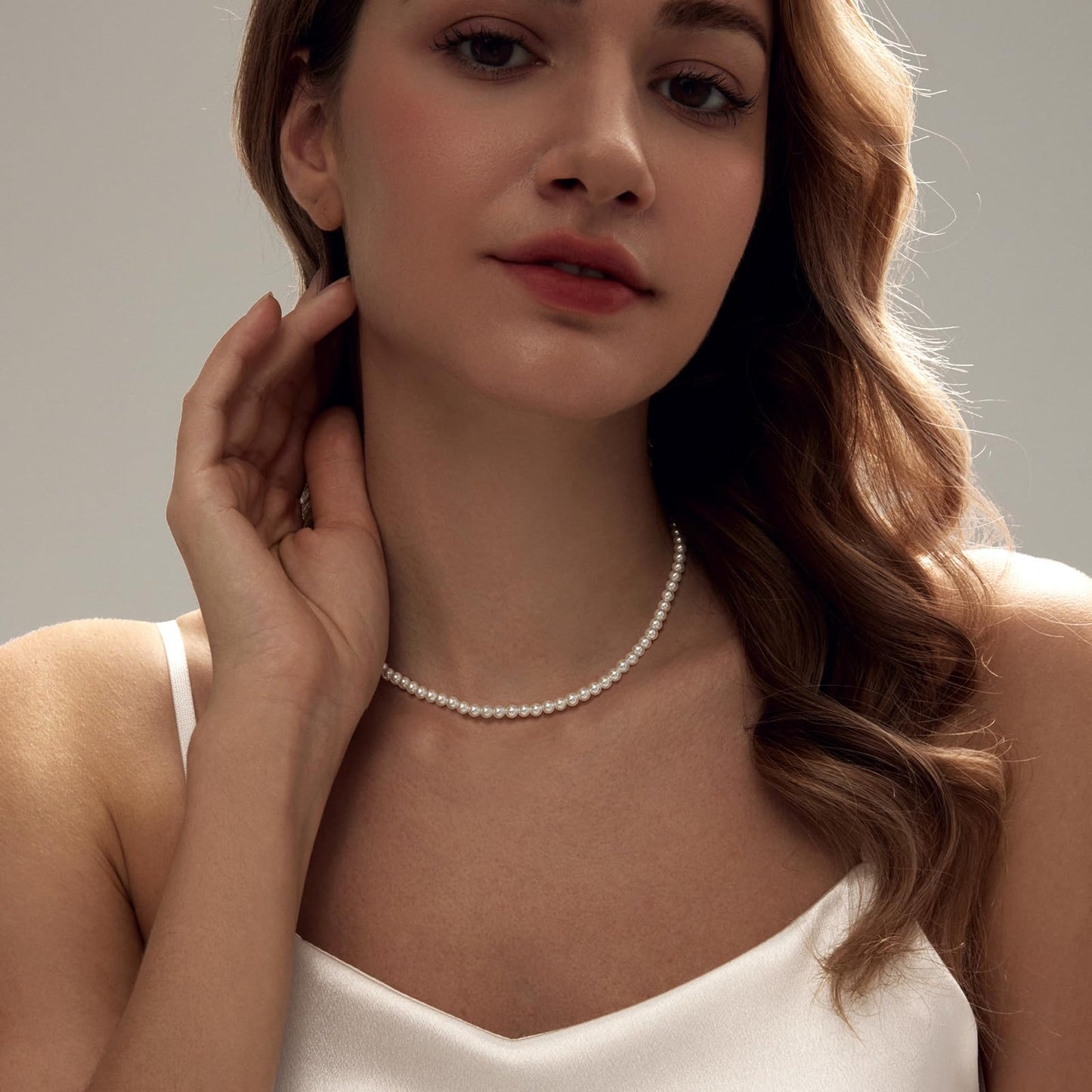 Zeffy Pearl Necklace for Women, 4MM Dainty Round Imitation Pearl Choker Necklace Wedding Delicate Jewelry for Women Simple Bridesmaid Jewelry Gifts