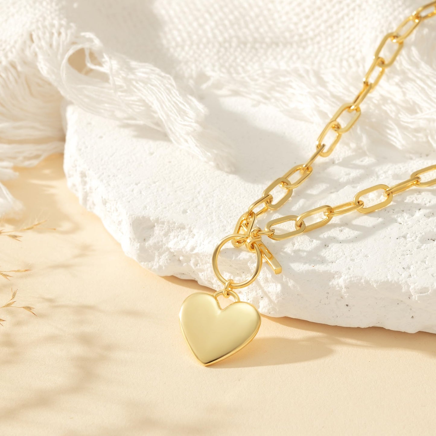 Rebinra Heart Necklaces for Women, 14K Gold Plated Heart Pendant Necklaces for Women Trendy Heart Locket Chunky Gold Necklace Dainty Gold Chain Necklace Jewelry Christmas Birthday Gifts for Women