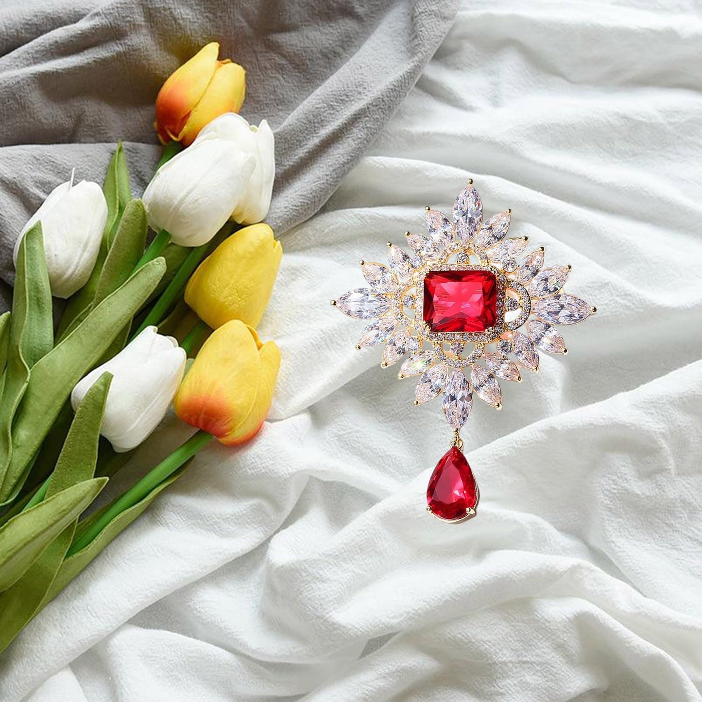 Retro Elegant Crystal Wedding Brooches Pins Luxury Beautiful Rhinestone Flower Brooch Pin for Women Girl Party Dance Banquet Fashion Jewelry