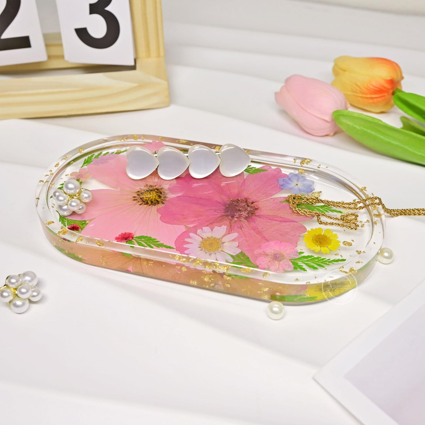 Britrio Pressed Flower Resin Jewelry Tray Decorative Vanity Trinket Dish for Women Rings Earrings Necklaces Keys Makeup Desk Organizer Holder Plate Home Decor Gift 6.93''x3.62''