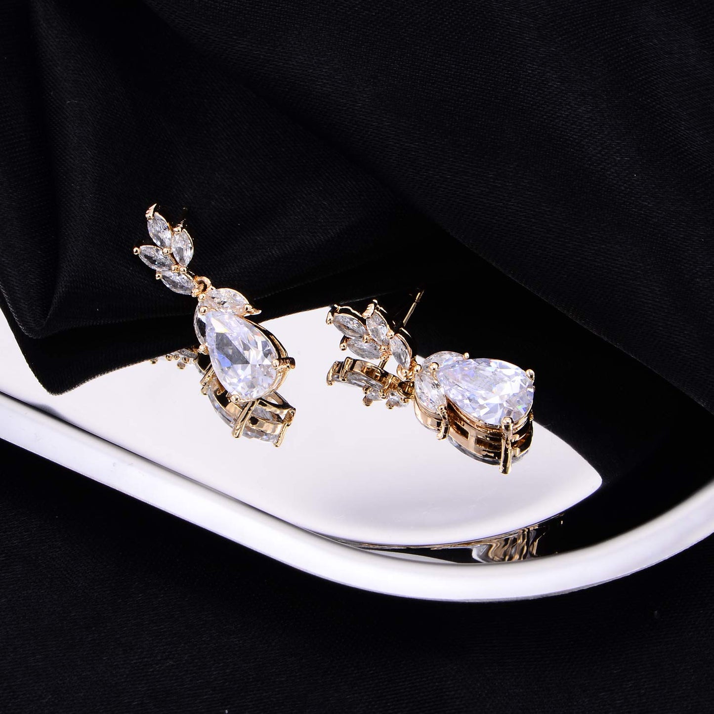 Cubic Zirconia Bridal Earring Gold Women’s Teardrop CZ Cluster Floral Leaf Crystal Rhinestone Dangle Drop Earring for Bride Bridesmaids Mother of Bride Party Prom
