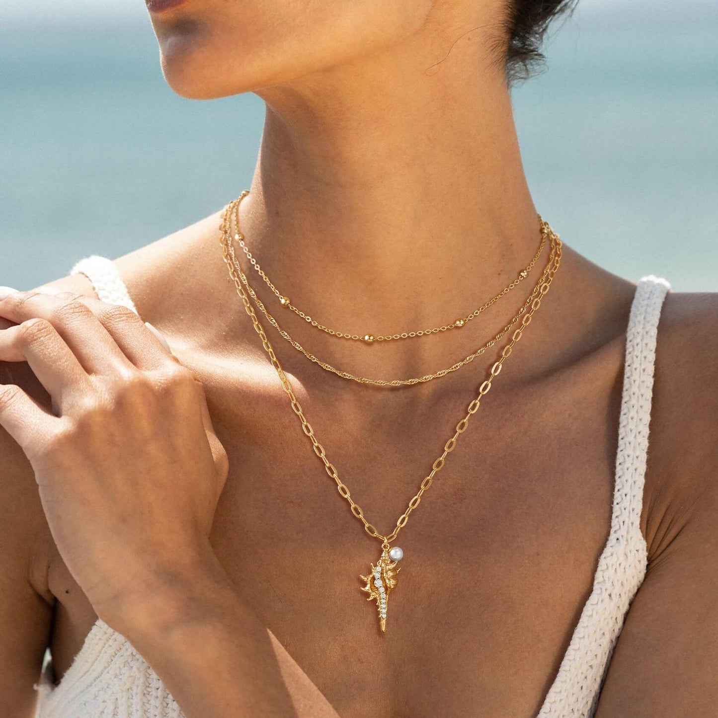 MEVECCO Dainty Gold Conch Pendent Necklace for Women 18K Gold Plated Conch Necklace Boho Beach Handmade Ocean Jewelry for Holiday