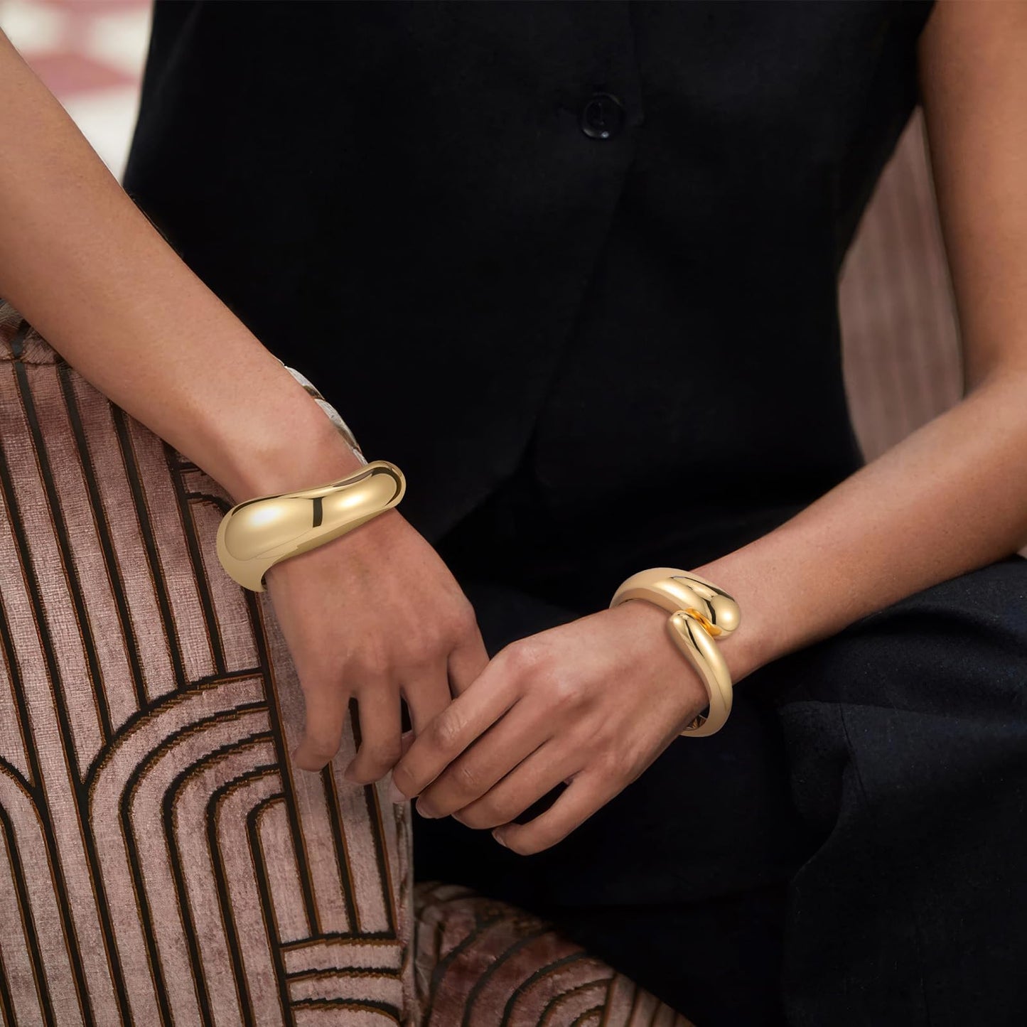 Yowivon Gold Bangles for Women, 2PCS Teardrop Chunky Gold Bracelet Set, Hinged Bangle Bracelets Stack for Women, Non Tarnish Bold Wrist Cuff, Trendy Jewelry Gifts for Christmas Valentine Birthday