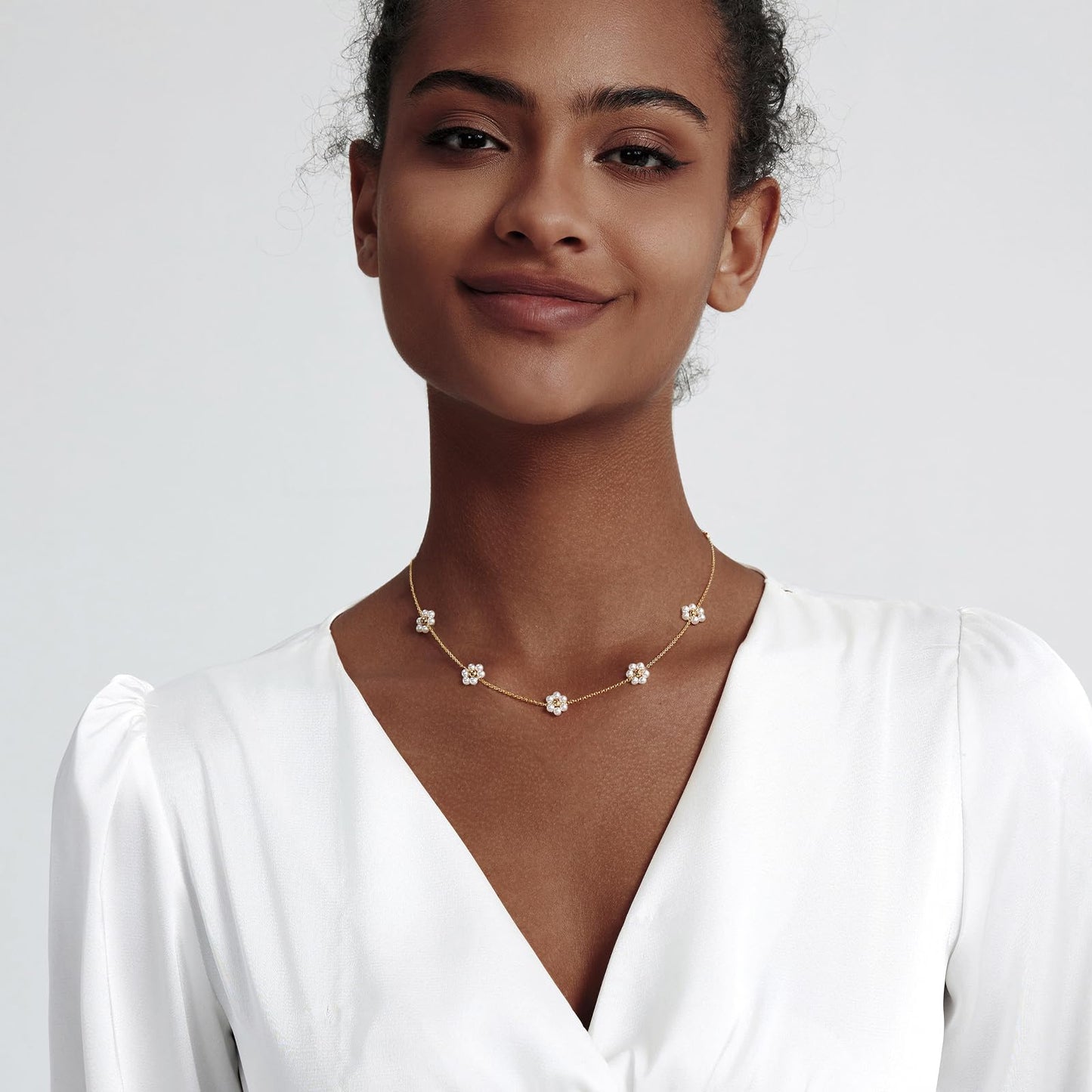 Zeffy Gold Pearl Daisy Necklaces 14K Gold Plated Dainty Chain Cute Daisy Pearl Choker Necklace Flower Necklaces for Women Trendy Jewelry Gifts