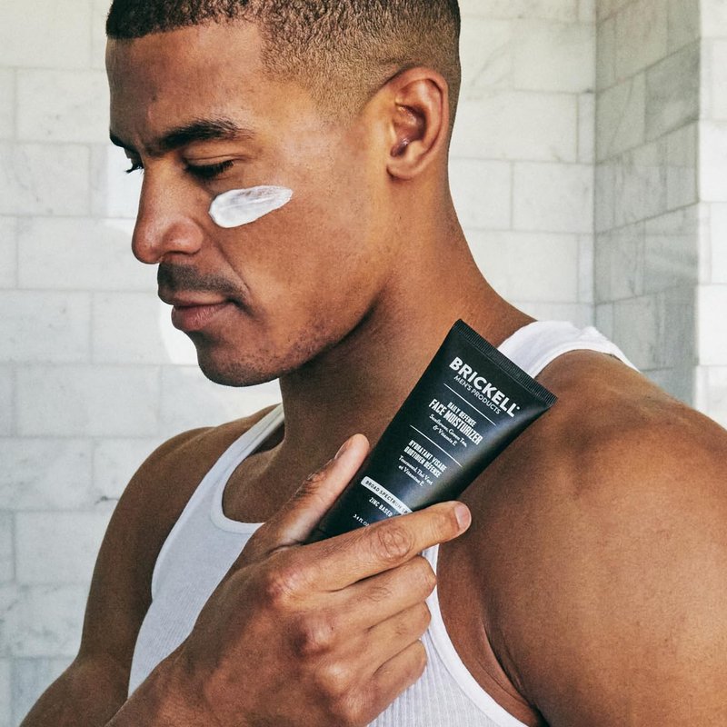 Brickell Men's Daily Defense SPF20 Face Moisturizer for Men, Moisturizing Mineral Sunscreen, Hydrates & Protects Skin Against Harmful UVA/B Rays, With Zinc, Green Tea, & Vitamin E, 3.4oz, Unscented