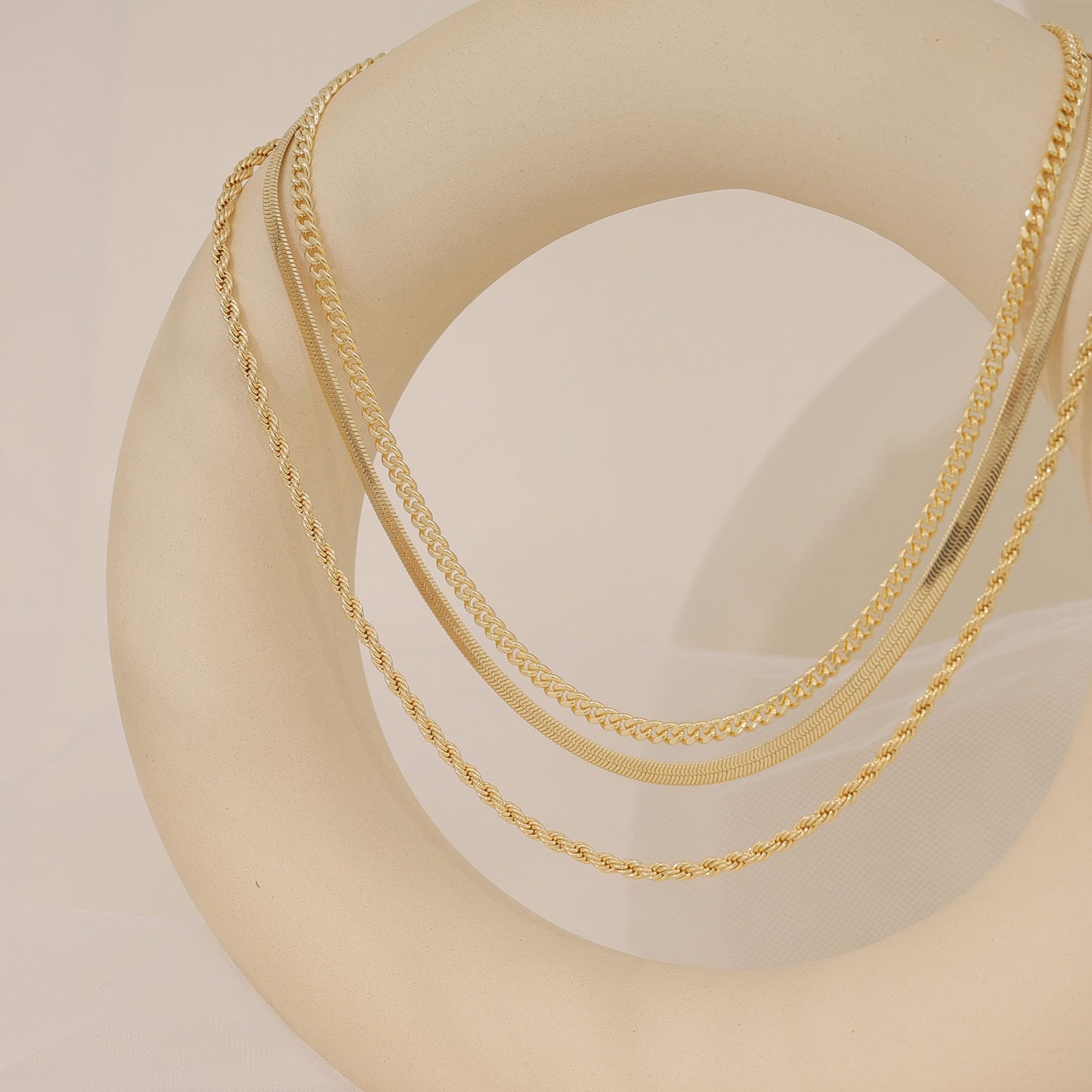 XIXINI Layered Necklaces for Women, Dainty Gold Necklace Stack 14k Gold Plated Layering Cuban Beads Chain Necklaces for Women Trendy Simple Layered Disc Pendant Necklace Set Fashion Gold Jewelry Sets