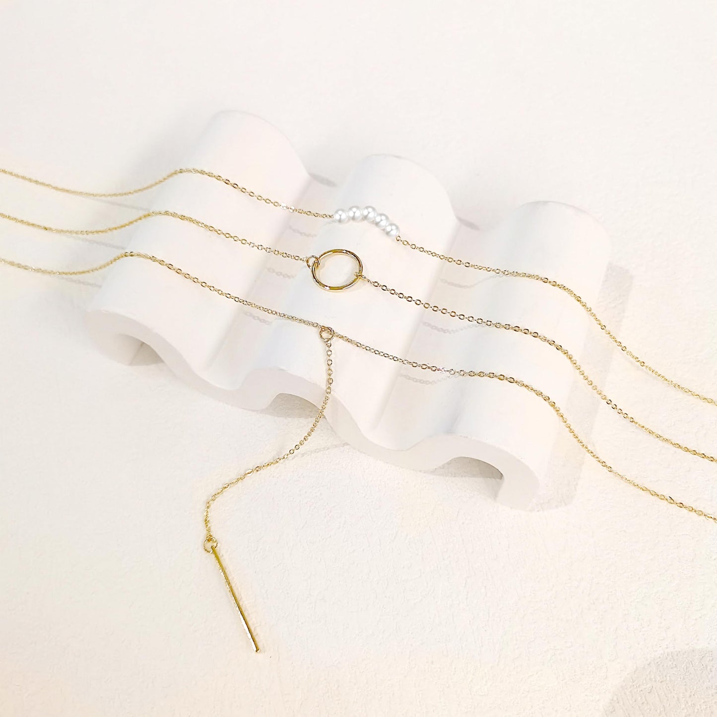 Airmb Trendy Layered Gold Necklaces for Women 18K Gold Plated Lariat Y Beaded Drop Cute Dainty Pearls Necklace Layering Round Circle Necklace Simple Layering Necklaces Jewelry Gift for Women