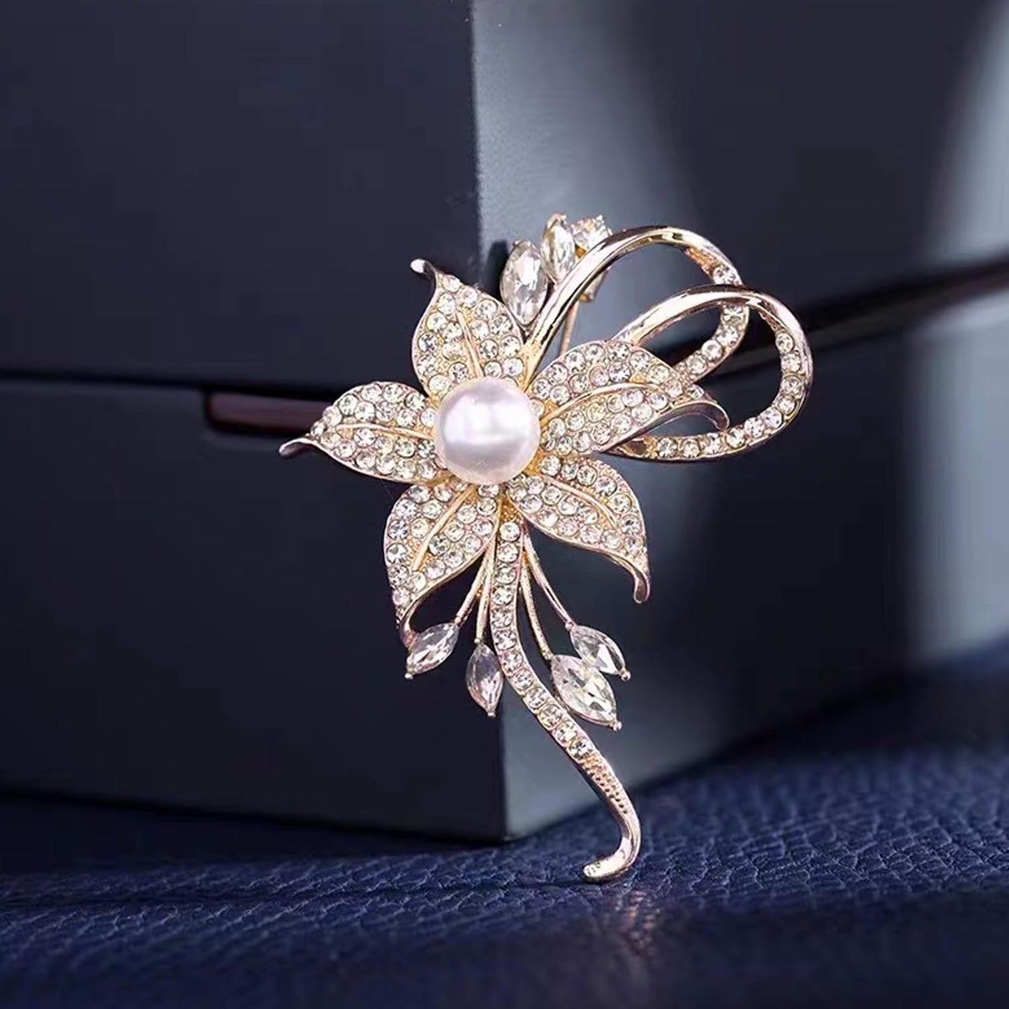 Gold Silver Flower Crystal Brooches Pins Fashion Beautiful Created Rhinestone Pearl Floral Brooch Good Idea for Party Dance Wedding Banquet for Elegant Women Girl(Gold Flower)