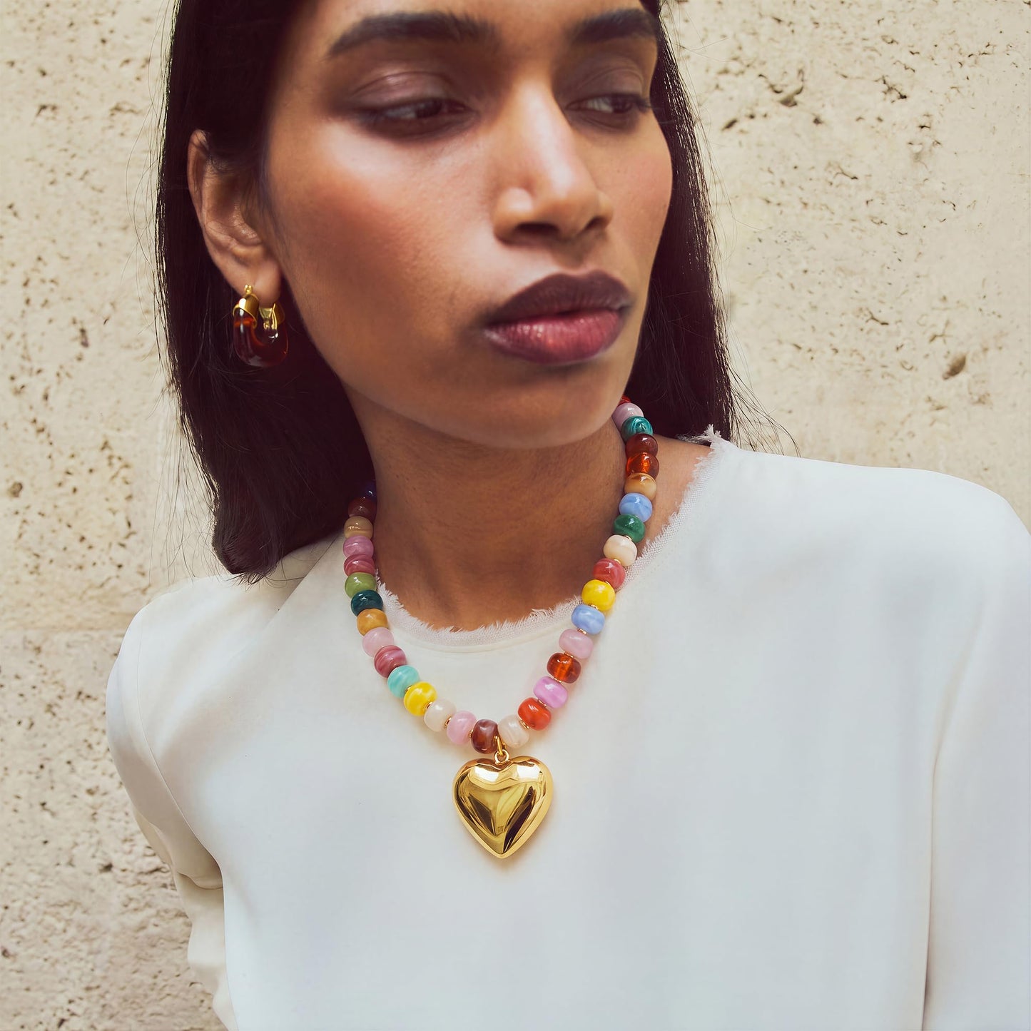 MIUSISHIYU Colorful Faux Tourmaline Resin Chunky Necklaces for Women, Trendy Beaded Puffy Gold Heart Pendant Statement Choker, Lightweight Boho Y2K Summer Beach Jewelry