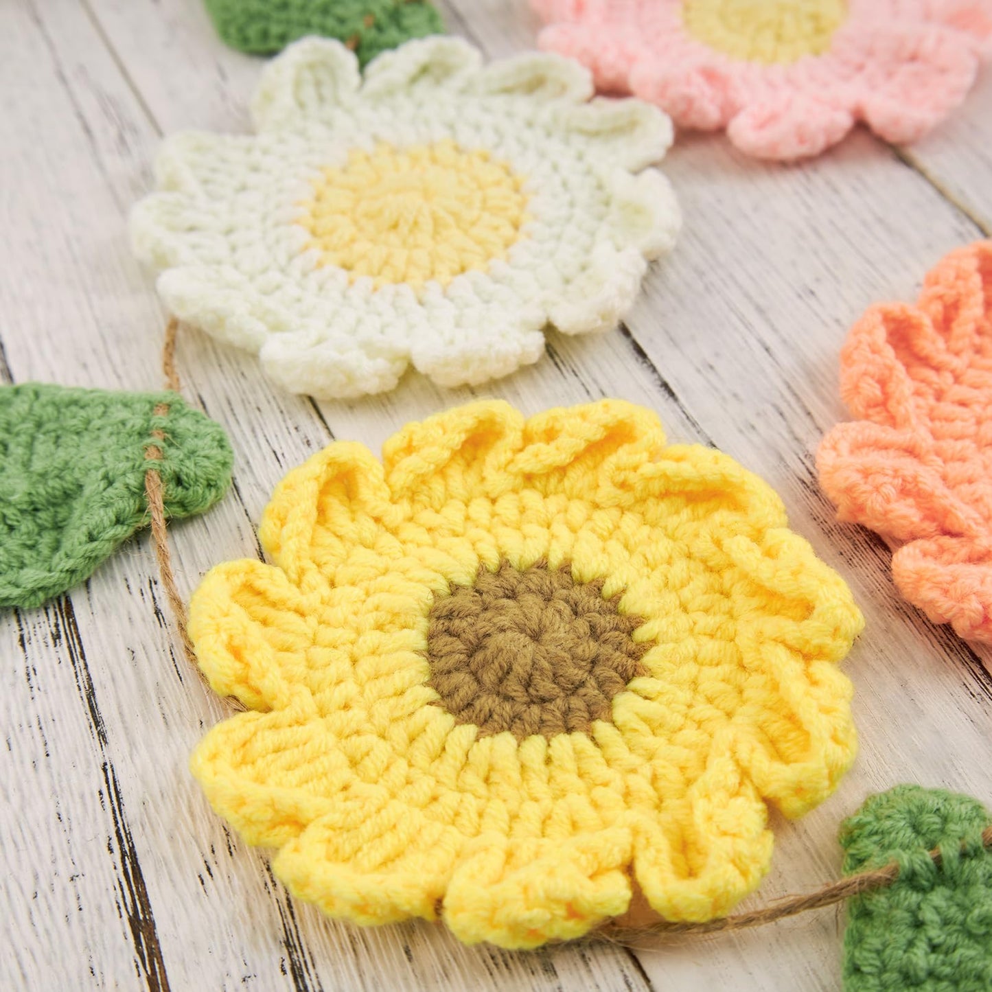 OBBOLO Handmade Crochet Flower Garland, Felt Flower Garland for Girl Nursery Decor, Daisy Garland for Birthday Party, Boho Room Wall Hanging Decoration, Girl 1st Birthday Decor