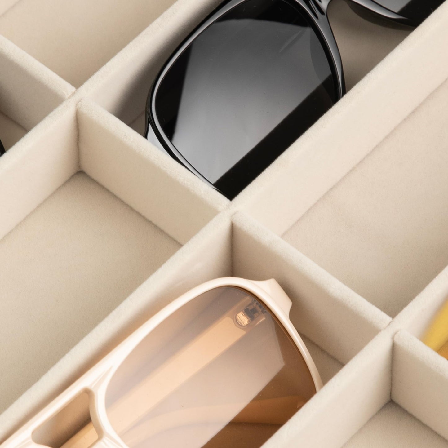 Frebeauty Sunglass Organizer,Velvet Glasses Organizer,8-Slot Sunglasses Tray with Clear Lid,Men's/Women's Sunglasses Box,Sunglass Case,13.3 x 9.6 x 2.2 Inches,Eyeglass/Eyewear Display Tray(Beige)