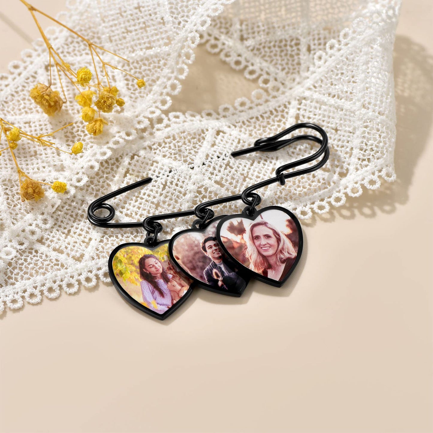 Custom4U Wedding Bouquet Charms Memorial Engraved with 4 Pictures Heart Shaped Memory Photo Charm for Bride Groom Mother Father