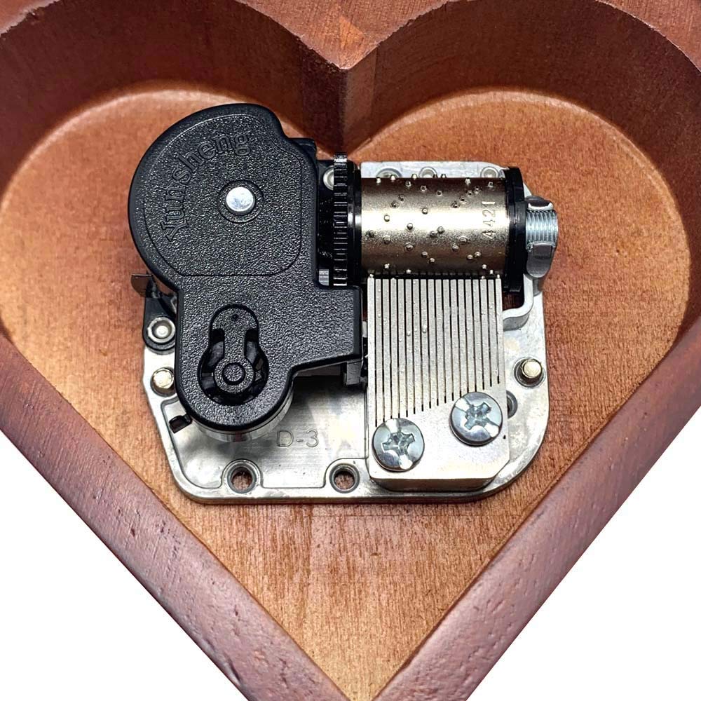 Pursuestar Edelweiss Wind Up Music Box, Heart Shaped Vintage Wood Carved Mechanism Musical Gift for Lover Girlfriend Wife Husband Valentine's Day Mother's Day Christmas Anniversary