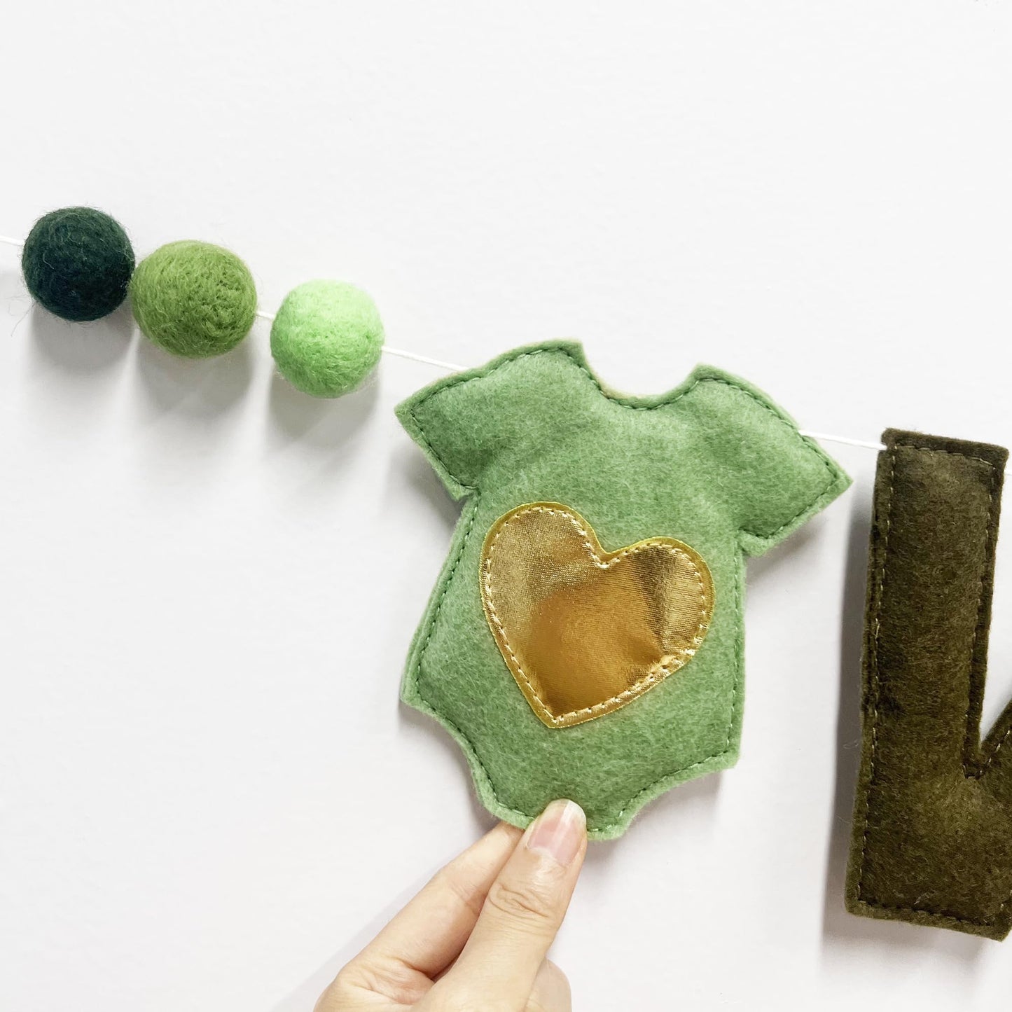 Sage Green Gold Baby Shower Decorations Pre-Strung Handmade Felt Metallic Gold Welcome Baby Sign Baby Clothes Wool Felt Ball Banner for Neutral Baby Shower Party Nursery Home Fireplace Room Decor