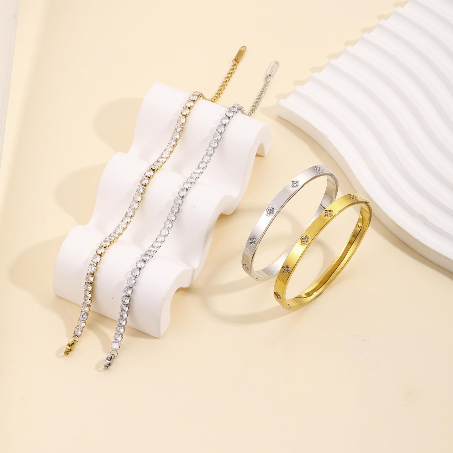 Acnode 18K Gold Plated Clover & Nail Bangle Bracelet for Women,Stainless Steel Non-Tarnish Stackable Nail Bangle Couple Bracelet for Love Trendy Jewelry (Gold-2PCS)