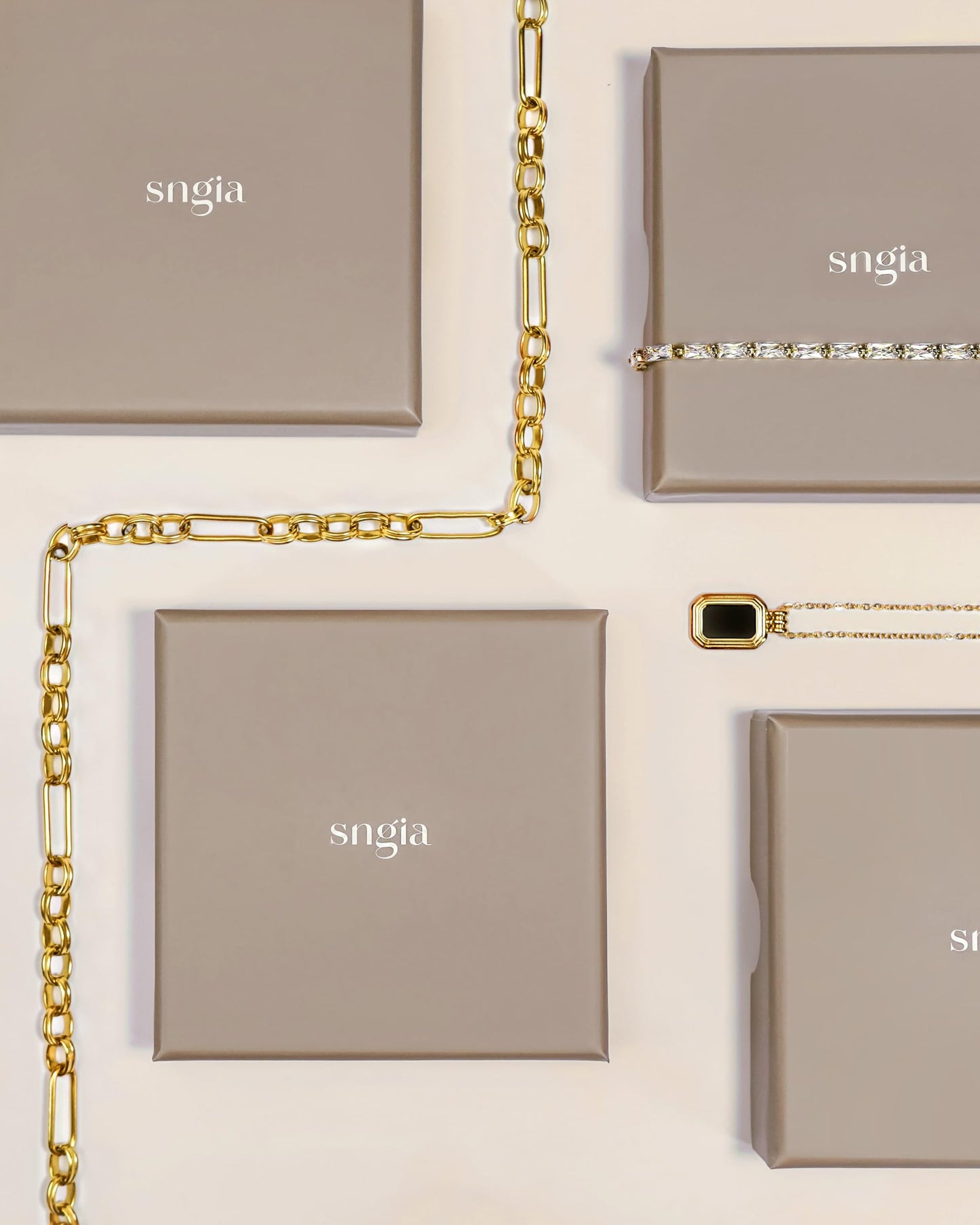 SNGIA Long 18K Gold Plated Blue Green Red Layered Pendant Necklace For Women (Emerald, Ruby, Seafoam, Sky, Sapphire, Pink), Dainty Birthstone Necklace, Statement Necklace Jewelry Gifts. (Noir)