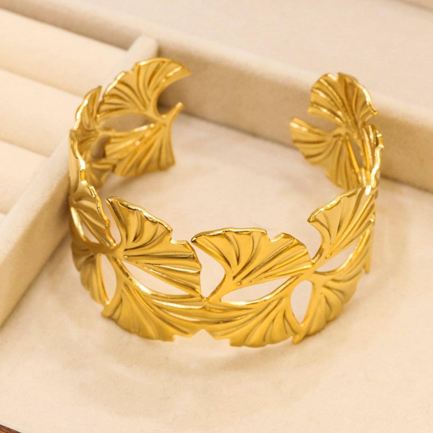 TaYolnFaSo Leaf Chunky Cuff Bracelet for Women Adjustable Wide Wrist Bracelets Open Bangle Cuff Bracelets Jewelry Gift for Ladies Wife Girlfriend Wedding Prom Party Christmas