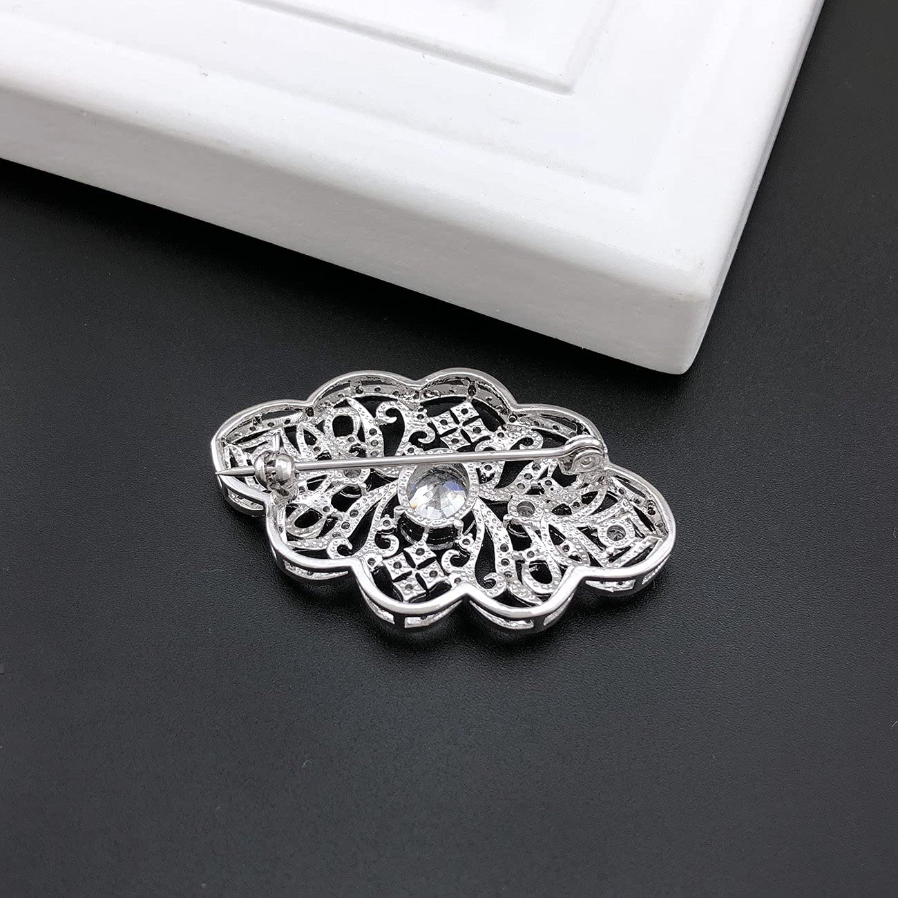 YOQUCOL Elegant Wedding Brooch Pin Flower Shape Cubic Zirconia Crystal Simulated Pearl Bridal Brooch Jewellery for Women