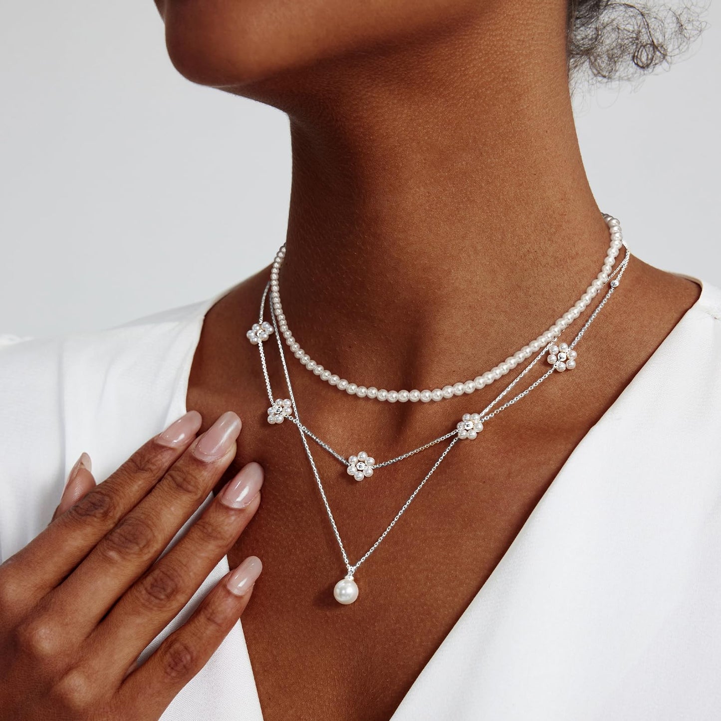 Zeffy Silver Daisy Pearl Necklaces for Women Silver Dainty Layered Pearl Choker Trendy Cute Silver Necklace Stack Wedding Jewelry Sets for Women Bridesmaid Gifts