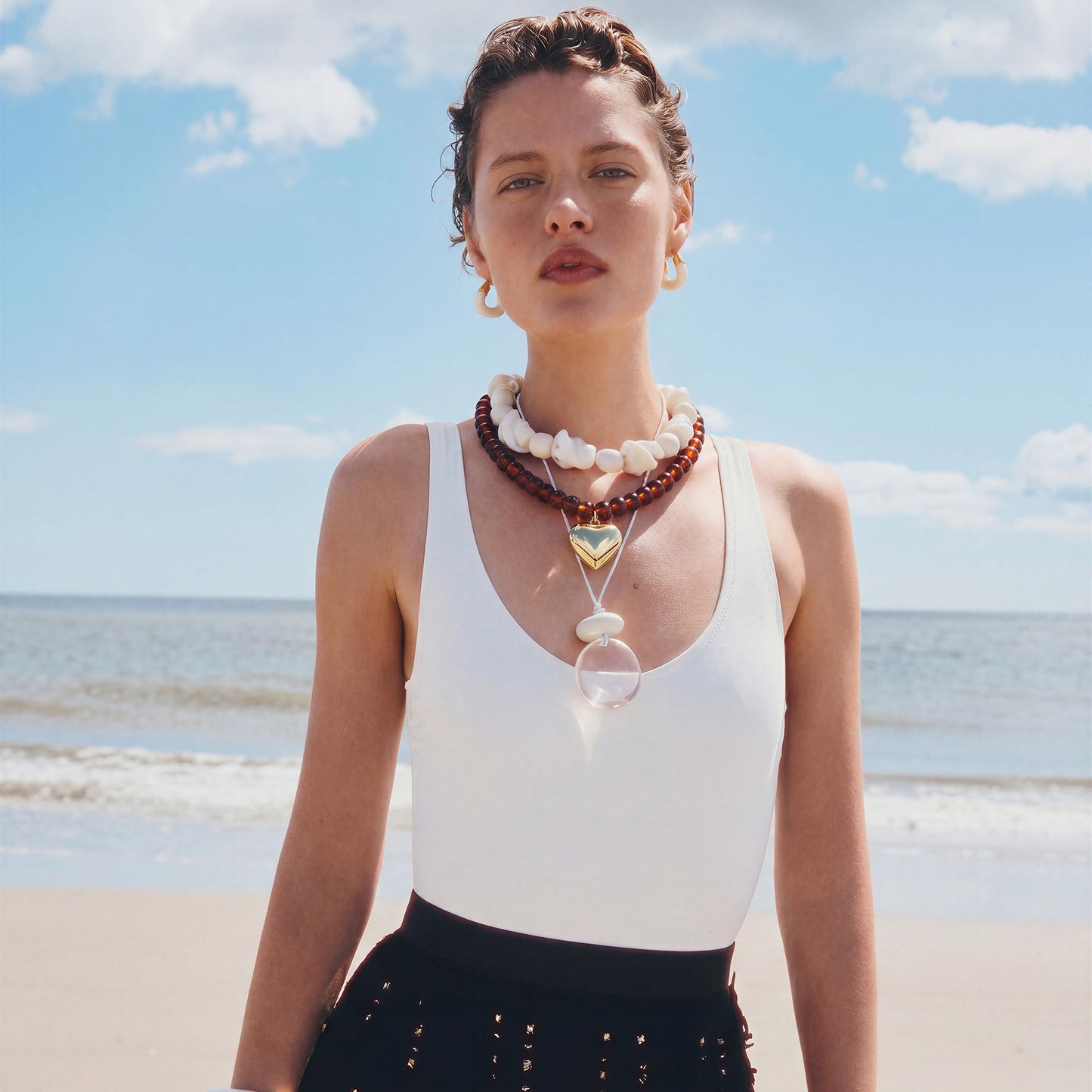 MIUSISHIYU Amber Brown Faux Stone Resin Chunky Necklaces for Women, Trendy Beaded Puffy Gold Heart Pendant Statement Choker, Lightweight Boho Y2K Summer Beach Jewelry