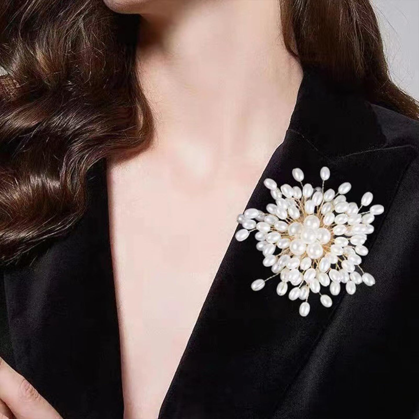 Charm White Pearl Brooch Pins for Women,Striking Large Pearl Flower Statement Costume Pin Graceful Wedding Anniversary Prom Jewelry Gifts (Pearl4)