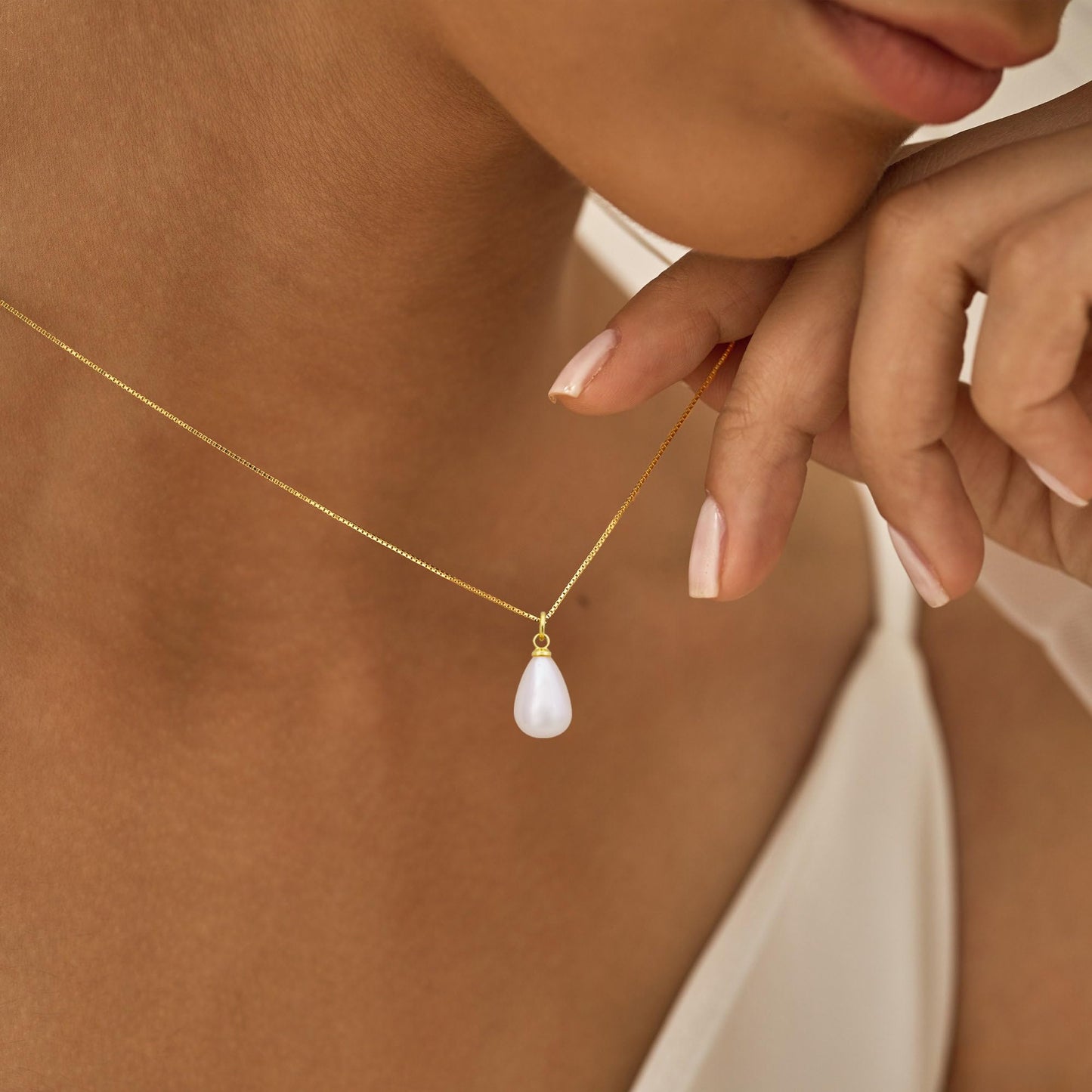 JOBICY Dainty Gold Necklace for Women, Single Pearl Drop Pendant Necklace 14k Gold Pearl Necklaces for Women Trendy Cute Simple Bridal Pearls Choker Necklace Prom Wedding Jewelry Gifts