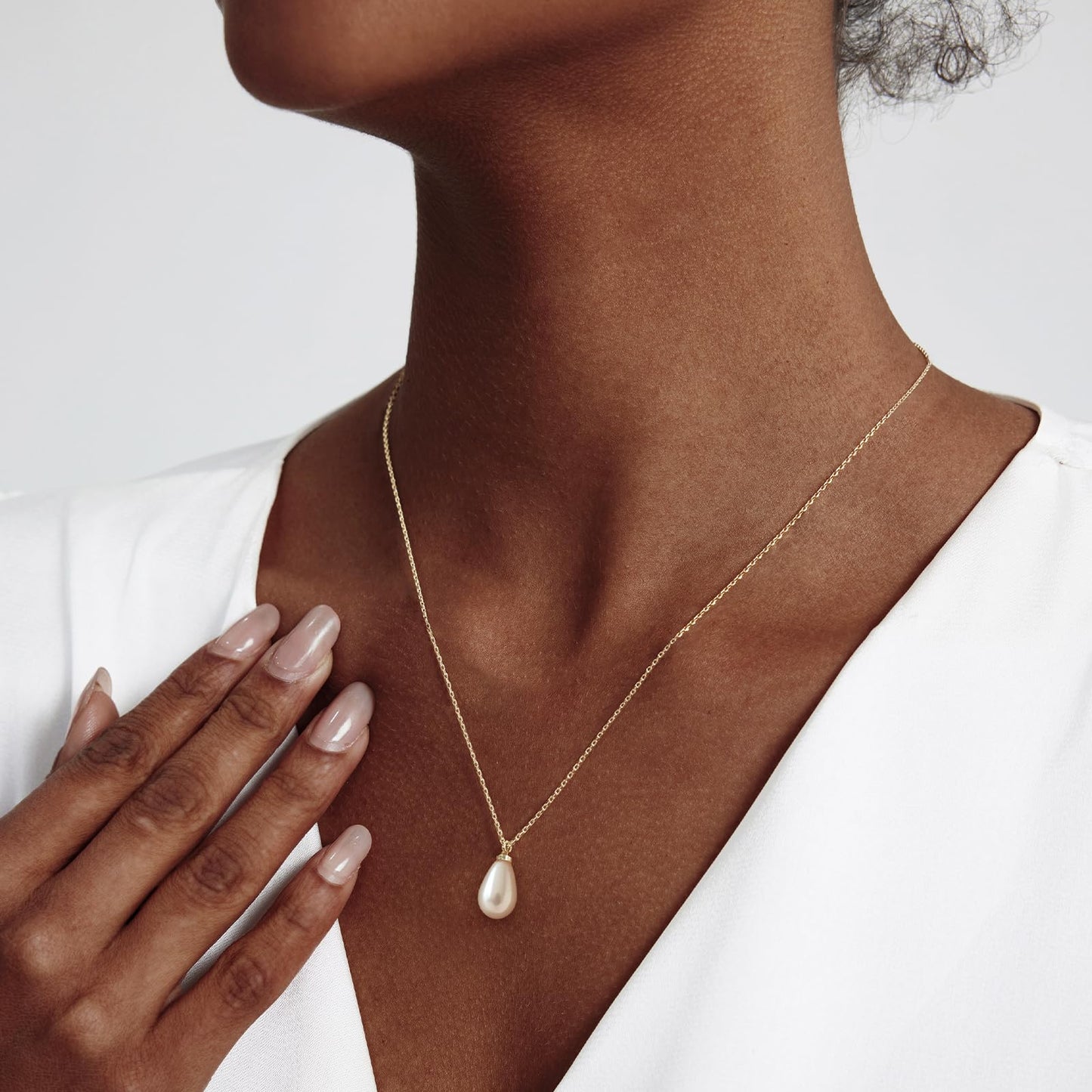 Zeffy Dainty Gold Necklace for Women Pearl Drop Trendy Teardrop-shaped Pearls Pendant Necklace 14k Gold Plated Chain Necklace Non Tarnish Cute Single Pearl Necklace Fashion Wedding Jewelry Gifts
